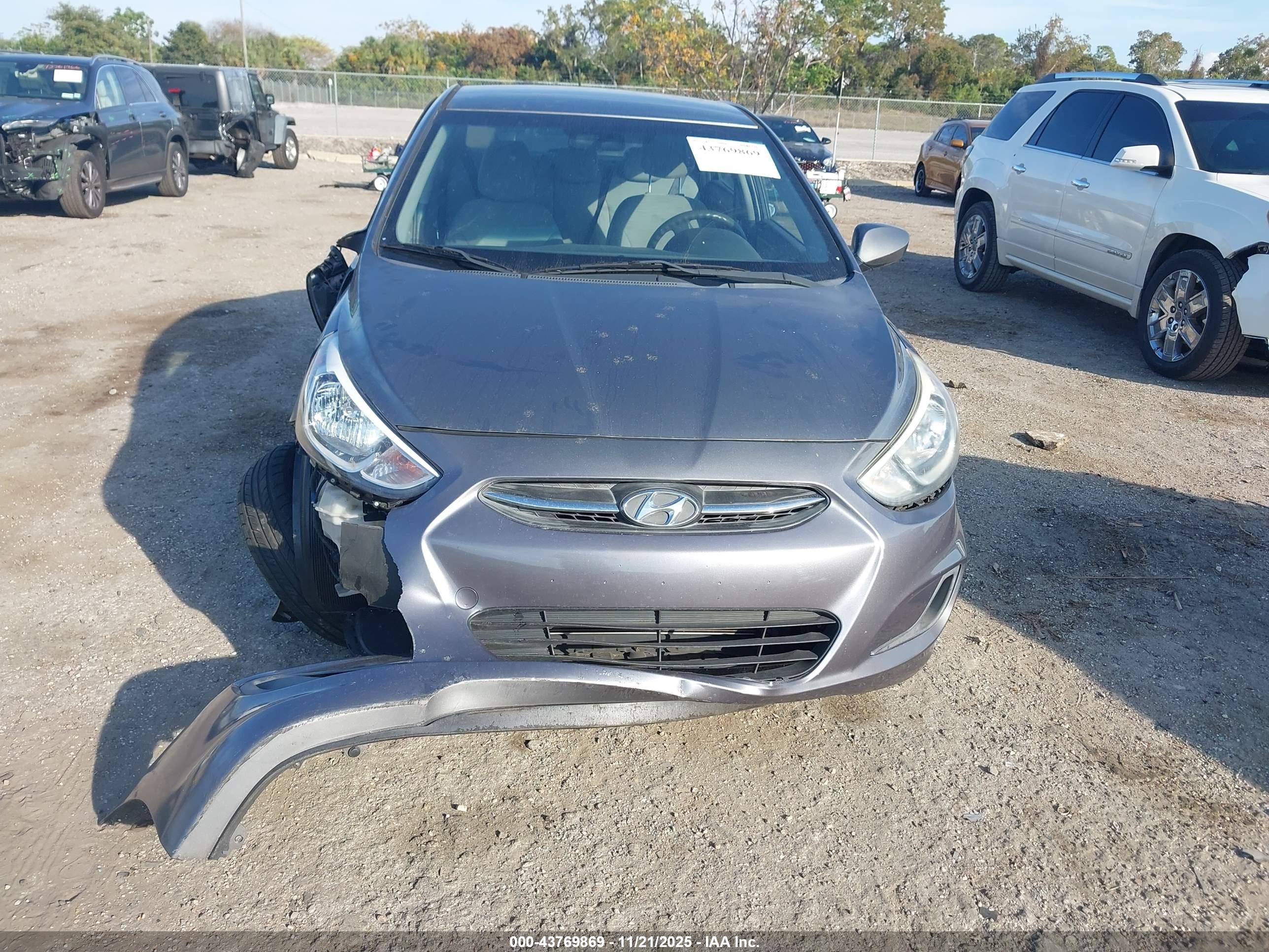 HYUNDAI ACCENT image 6