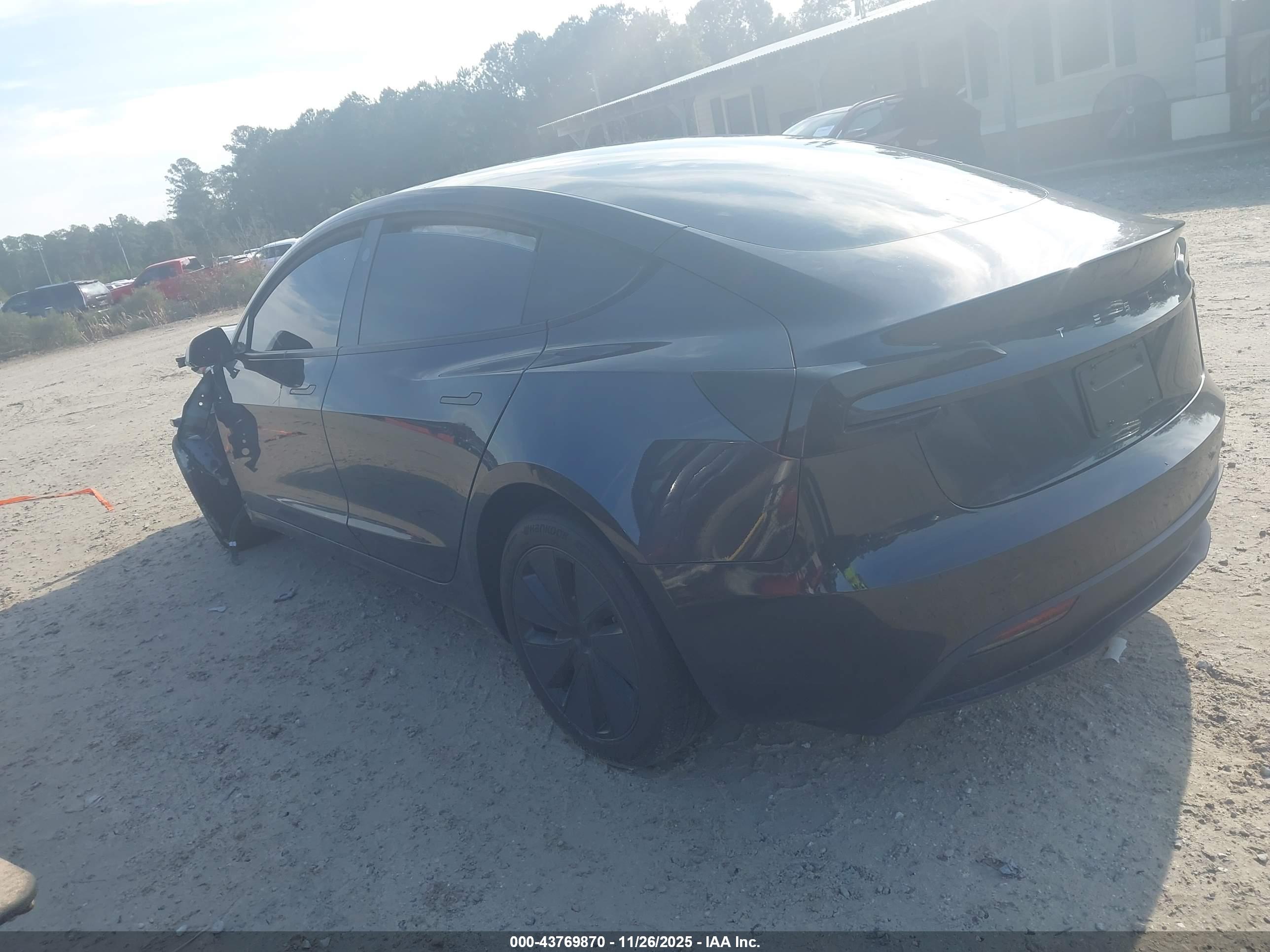 TESLA MODEL image 3