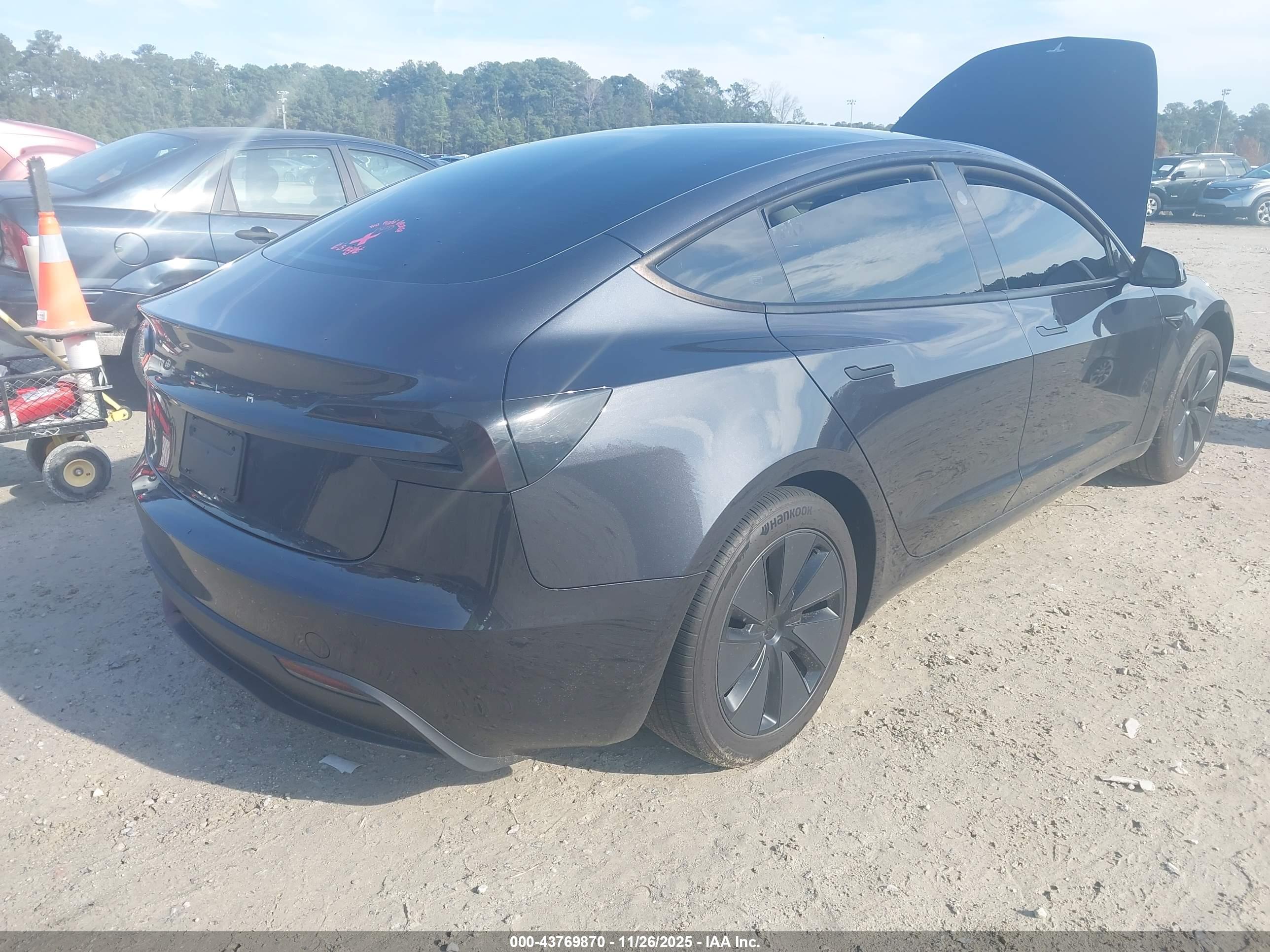 TESLA MODEL image 4