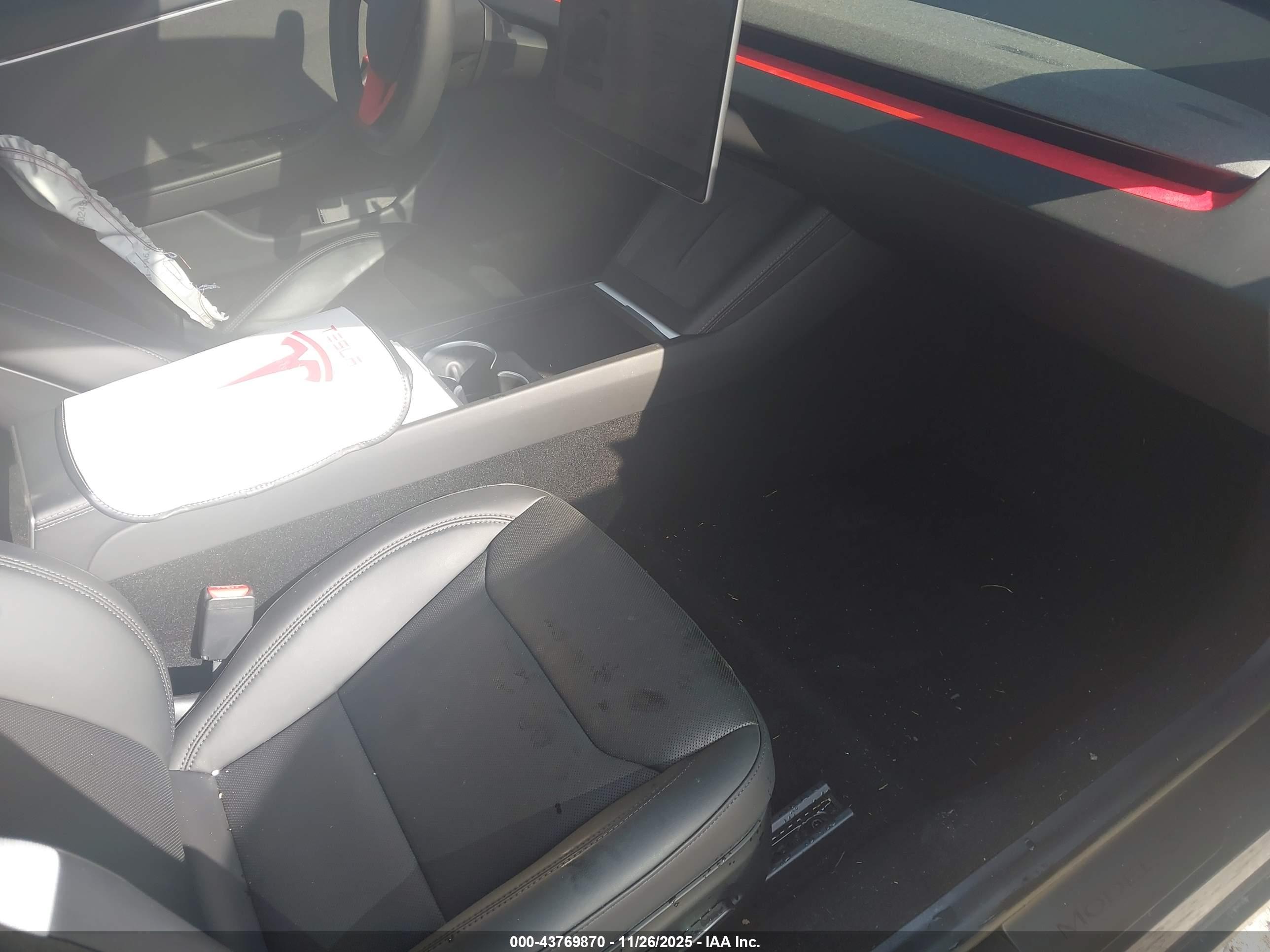 TESLA MODEL image 5