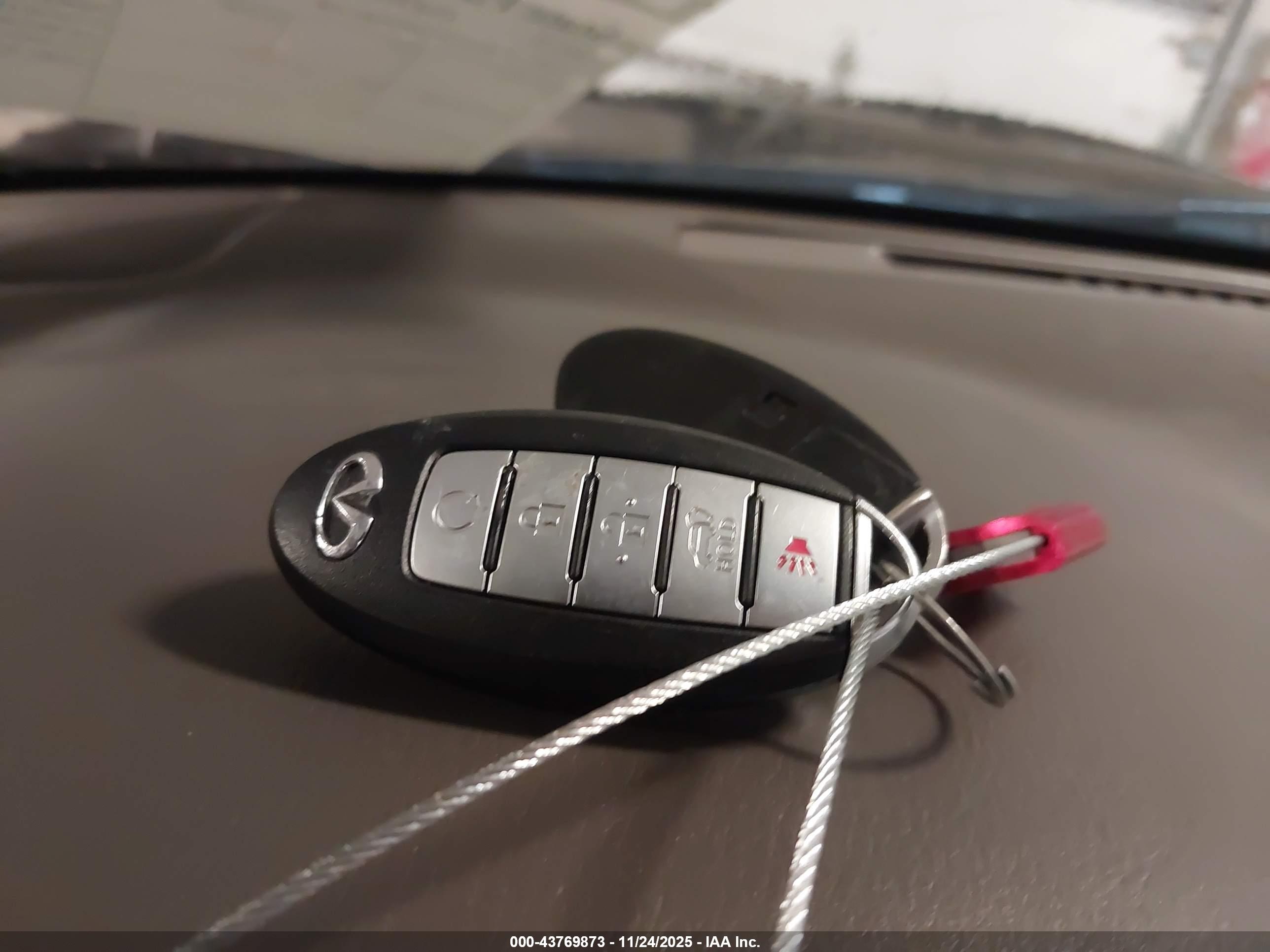 INFINITI QX80 image 11