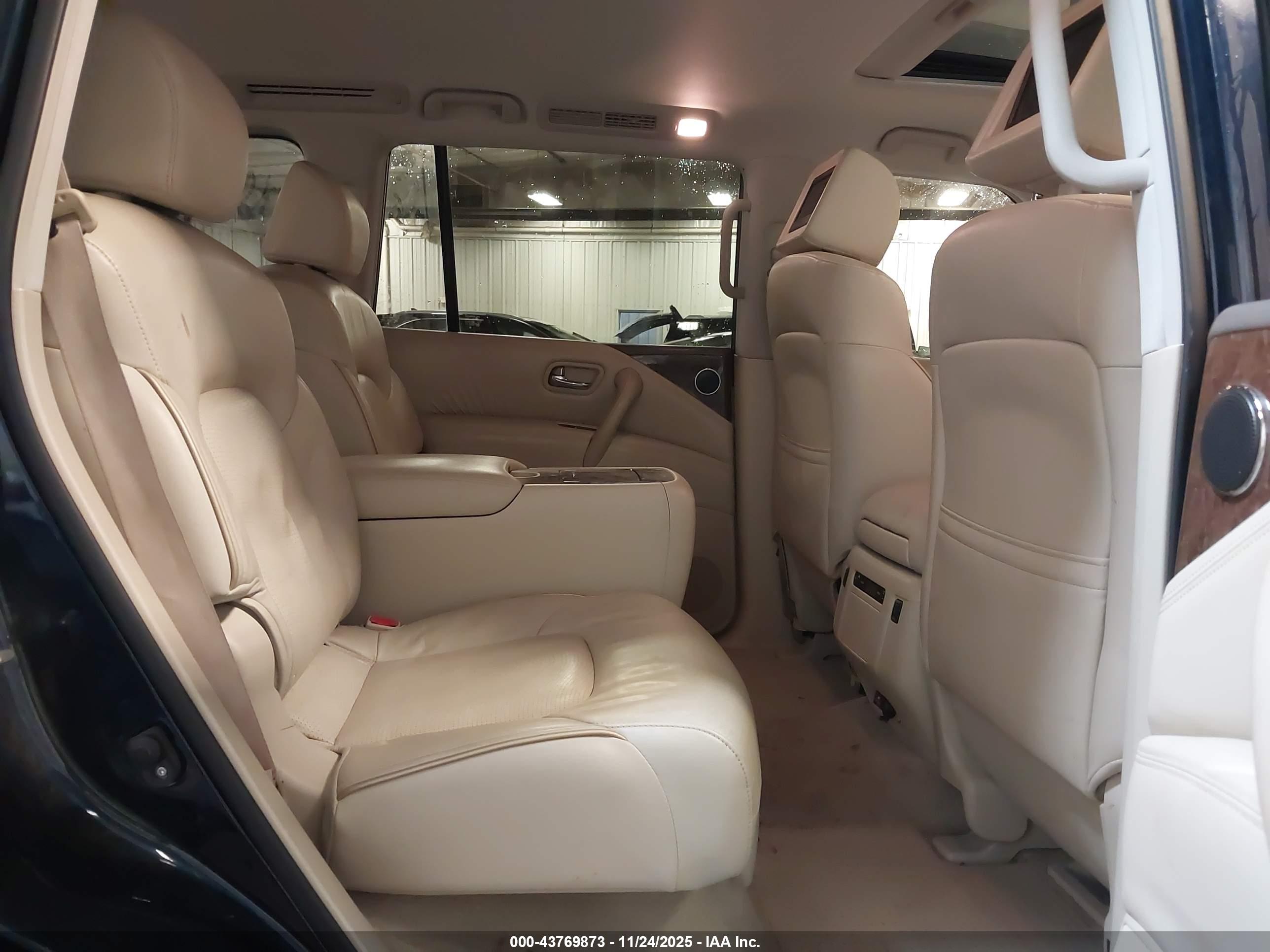 INFINITI QX80 image 8
