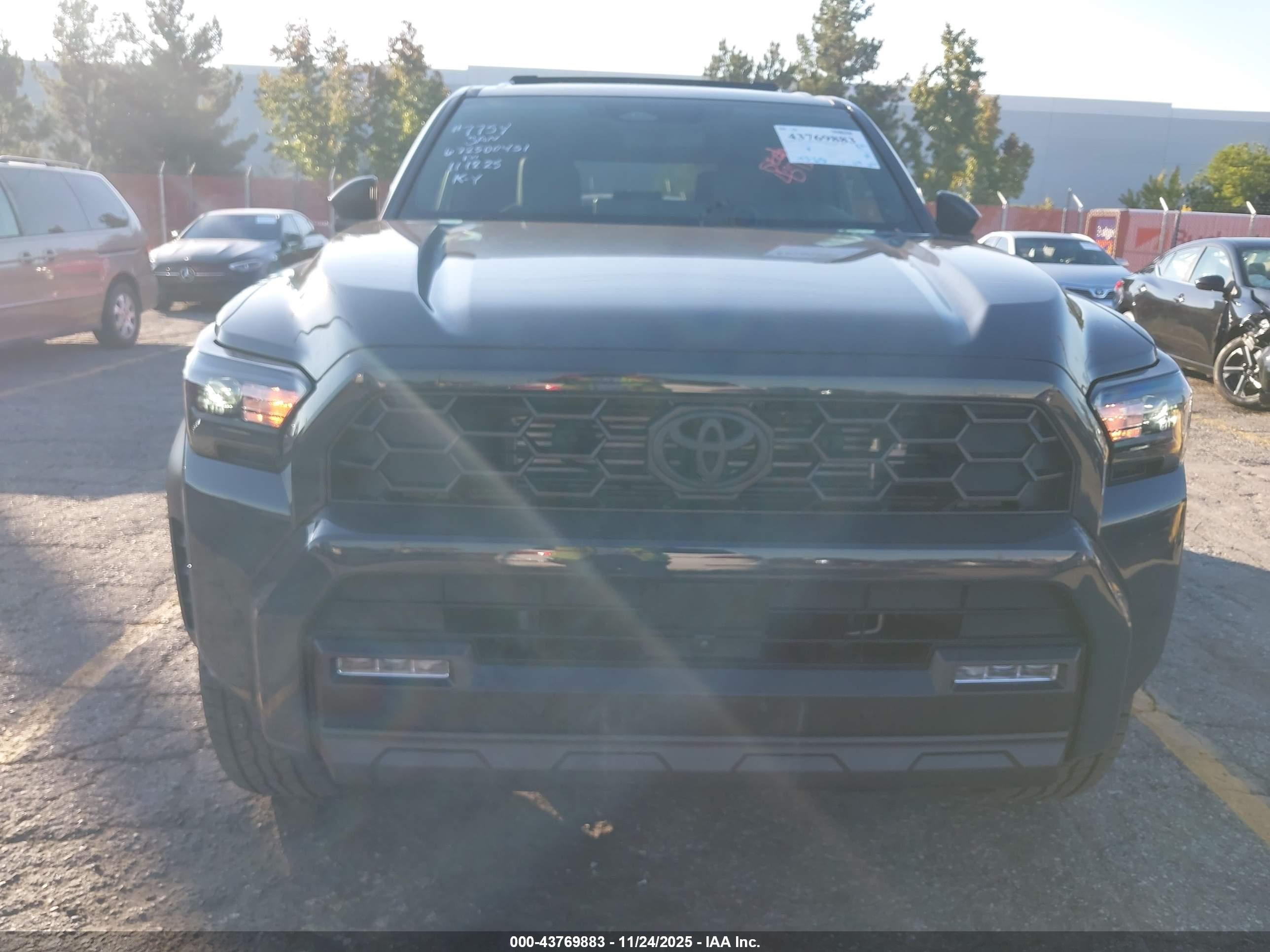 TOYOTA 4RUNNER image 6
