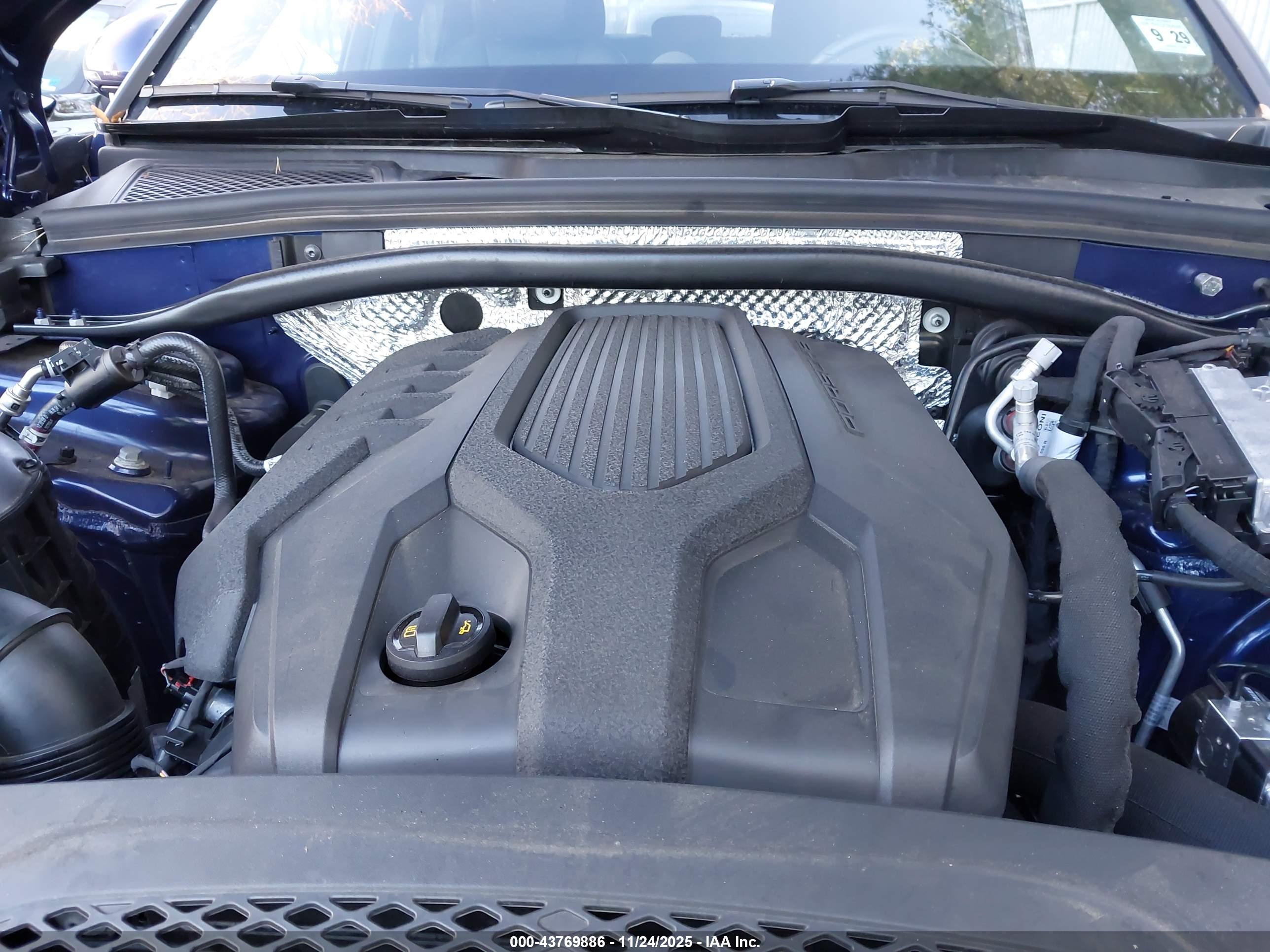 PORSCHE MACAN image 10