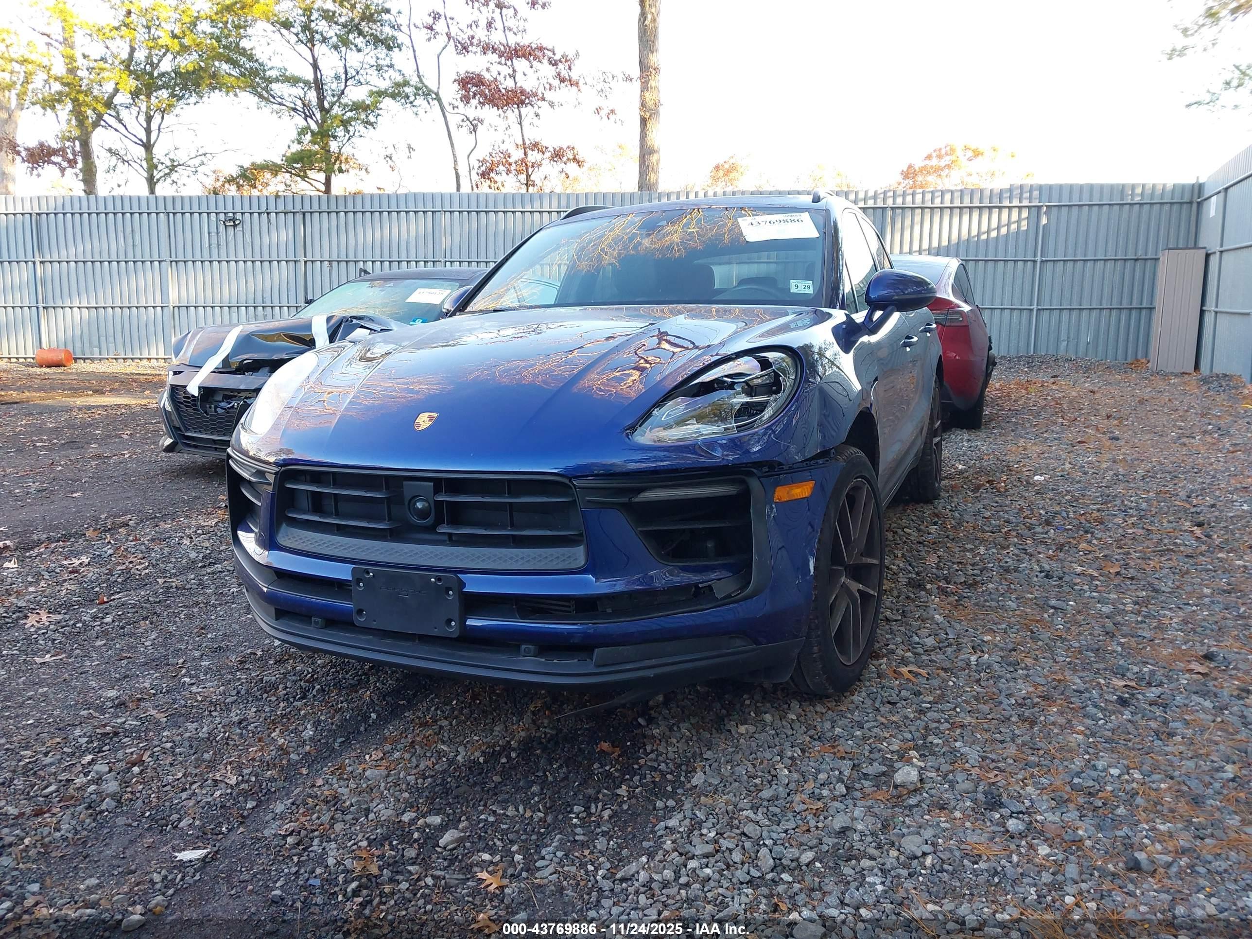 PORSCHE MACAN image 2