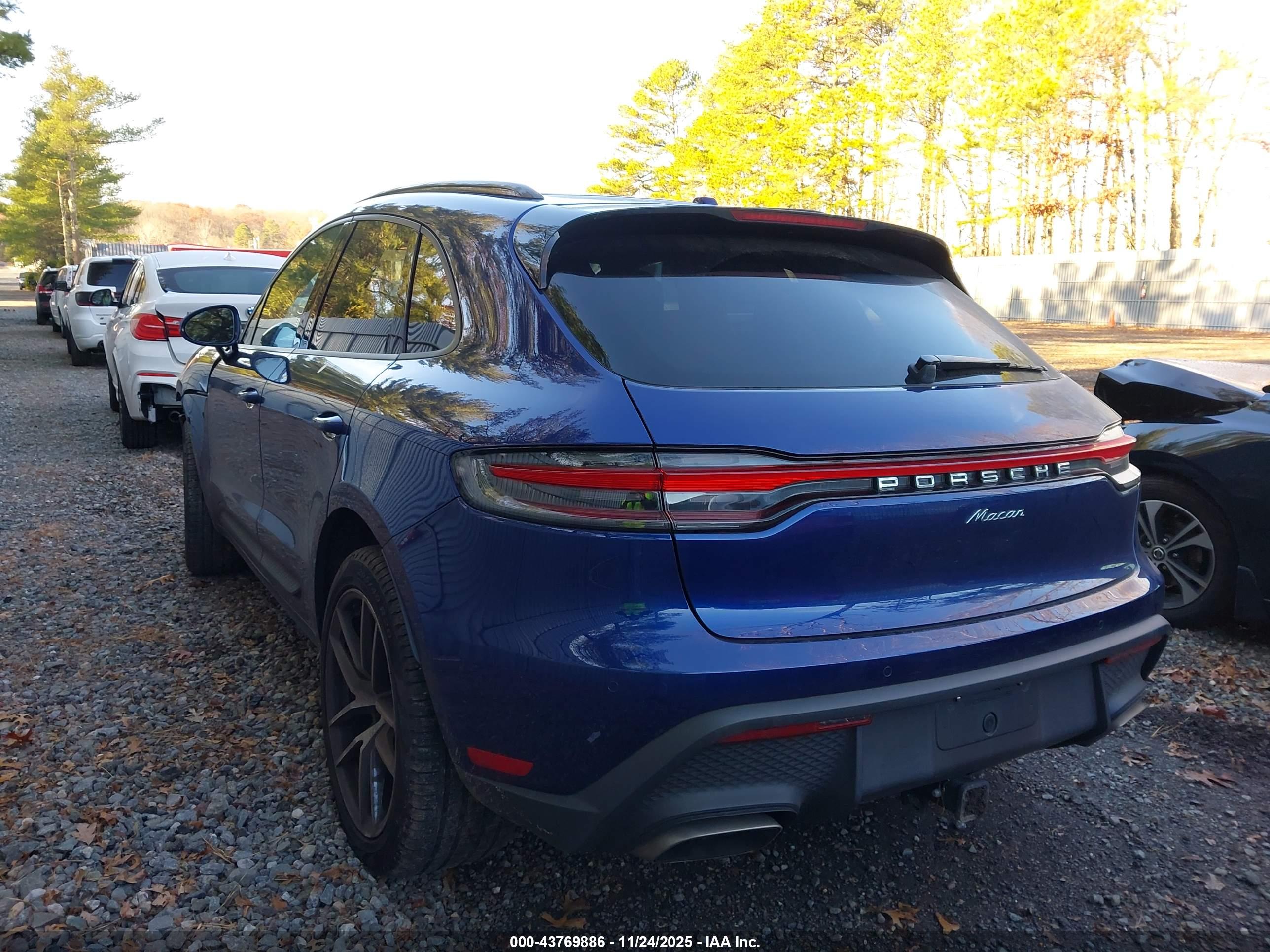 PORSCHE MACAN image 3