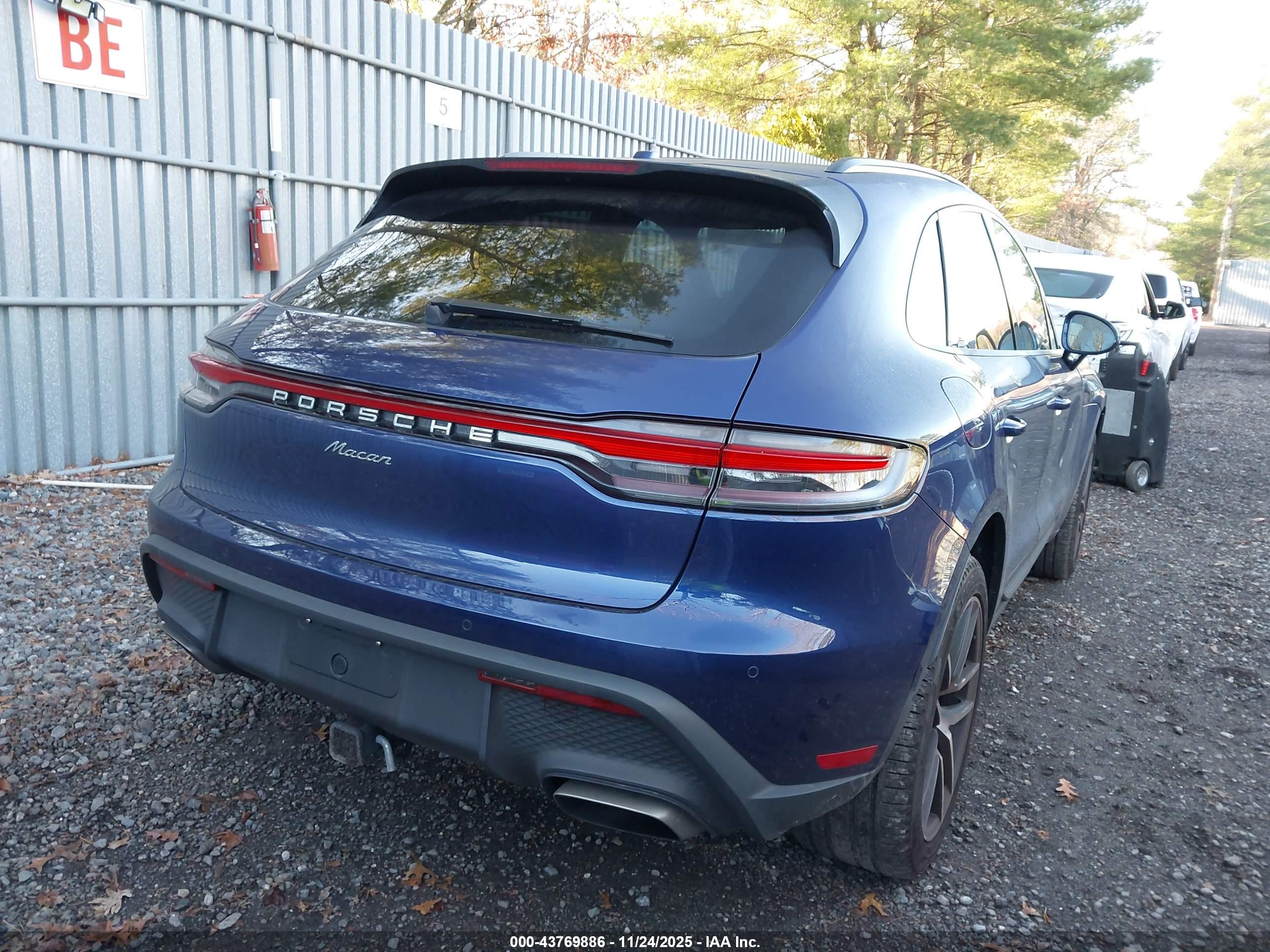 PORSCHE MACAN image 4