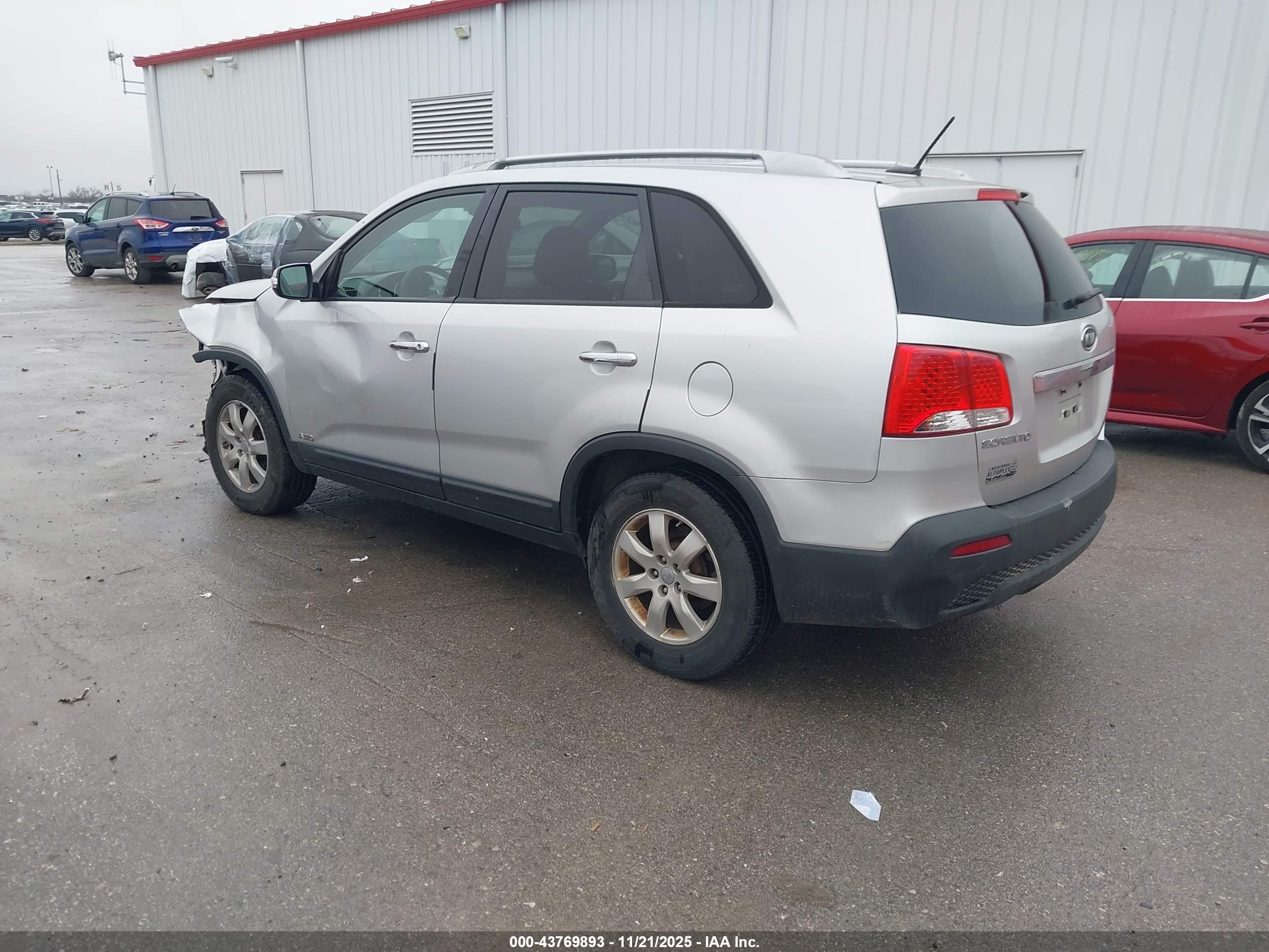 KIA SORENTO image 3