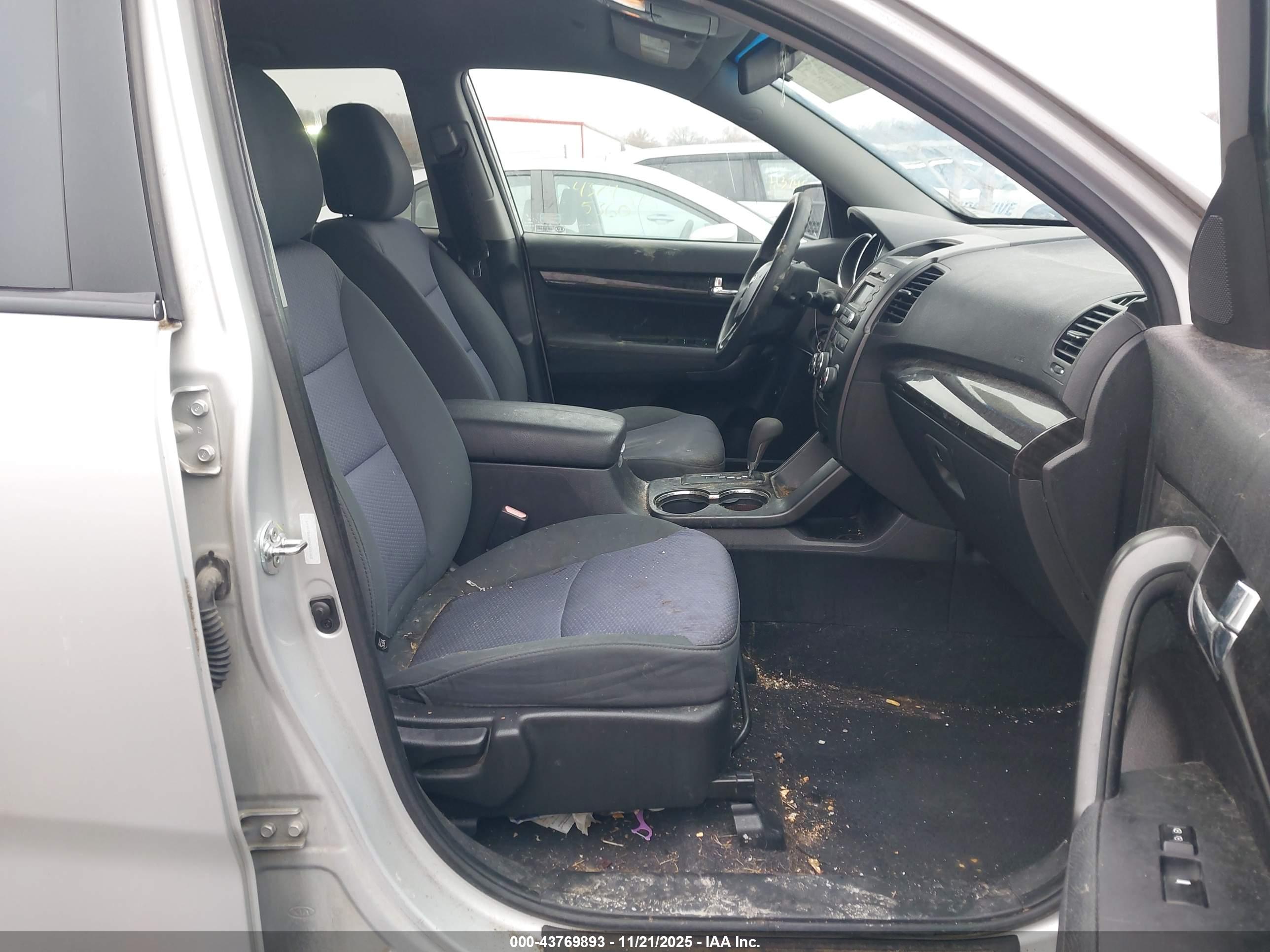 KIA SORENTO image 5