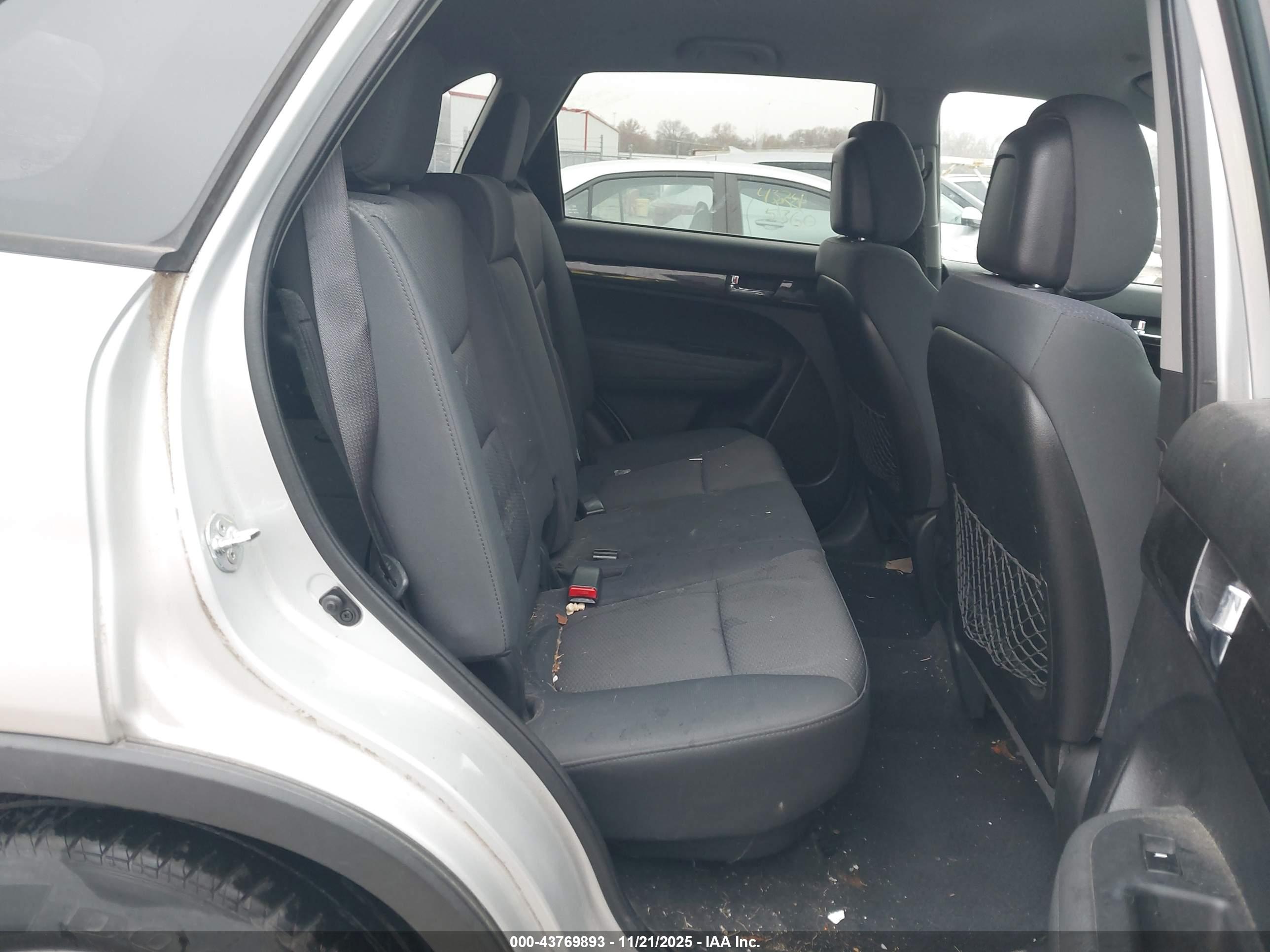 KIA SORENTO image 8