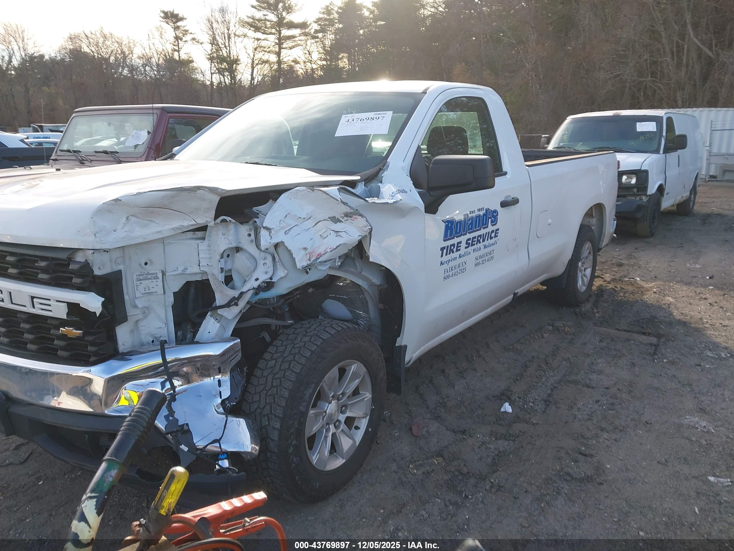 CHEVROLET SILVERADO image 2