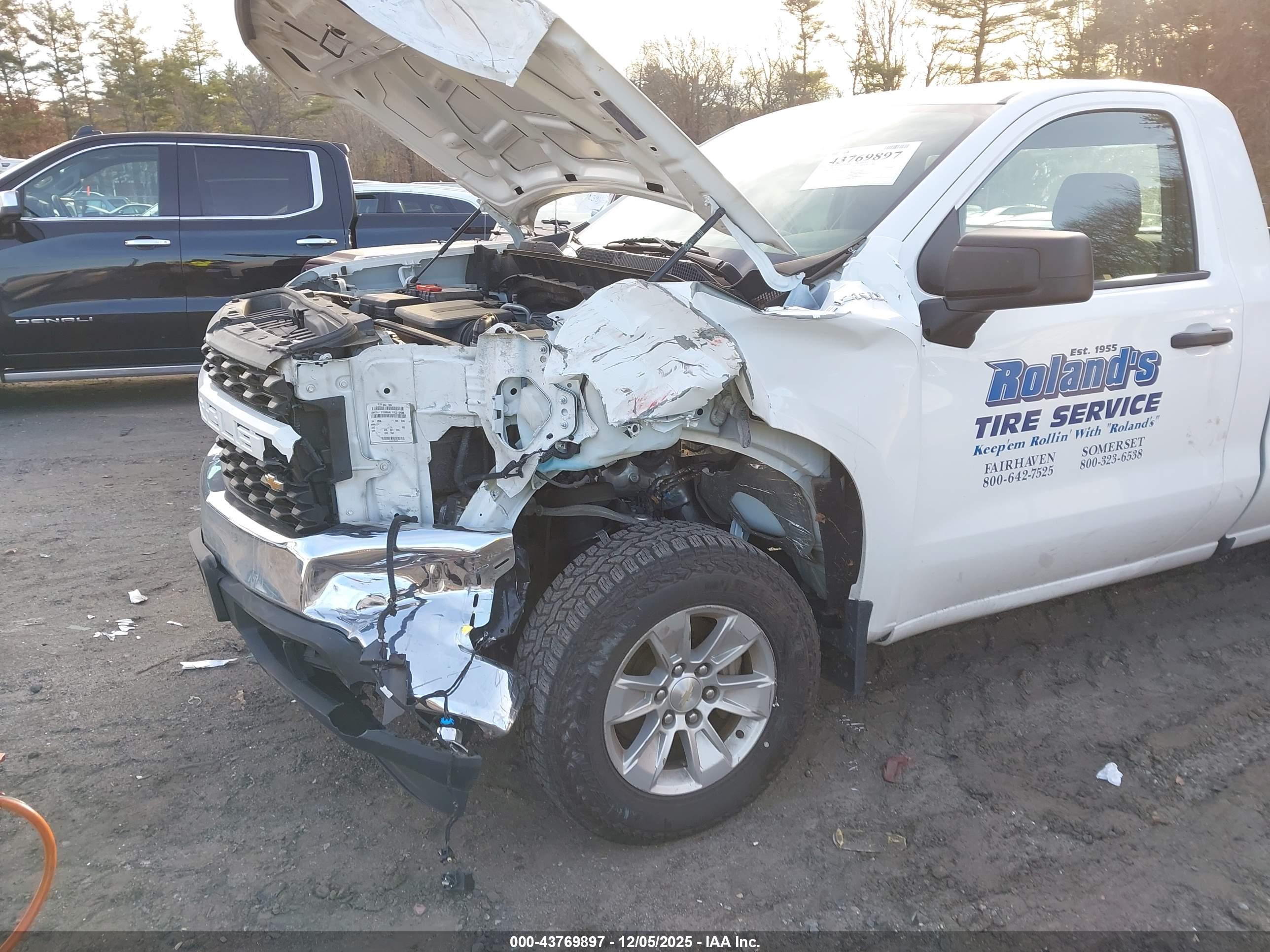 CHEVROLET SILVERADO image 6