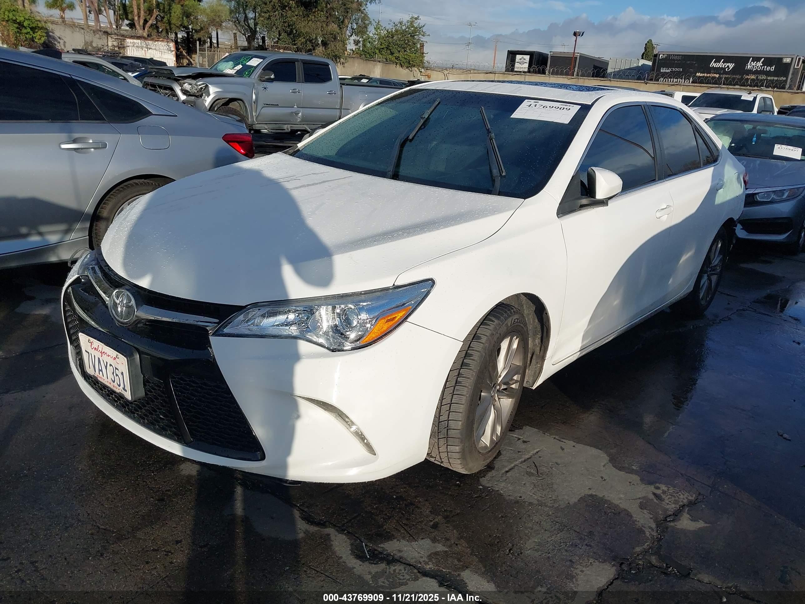 TOYOTA CAMRY image 2