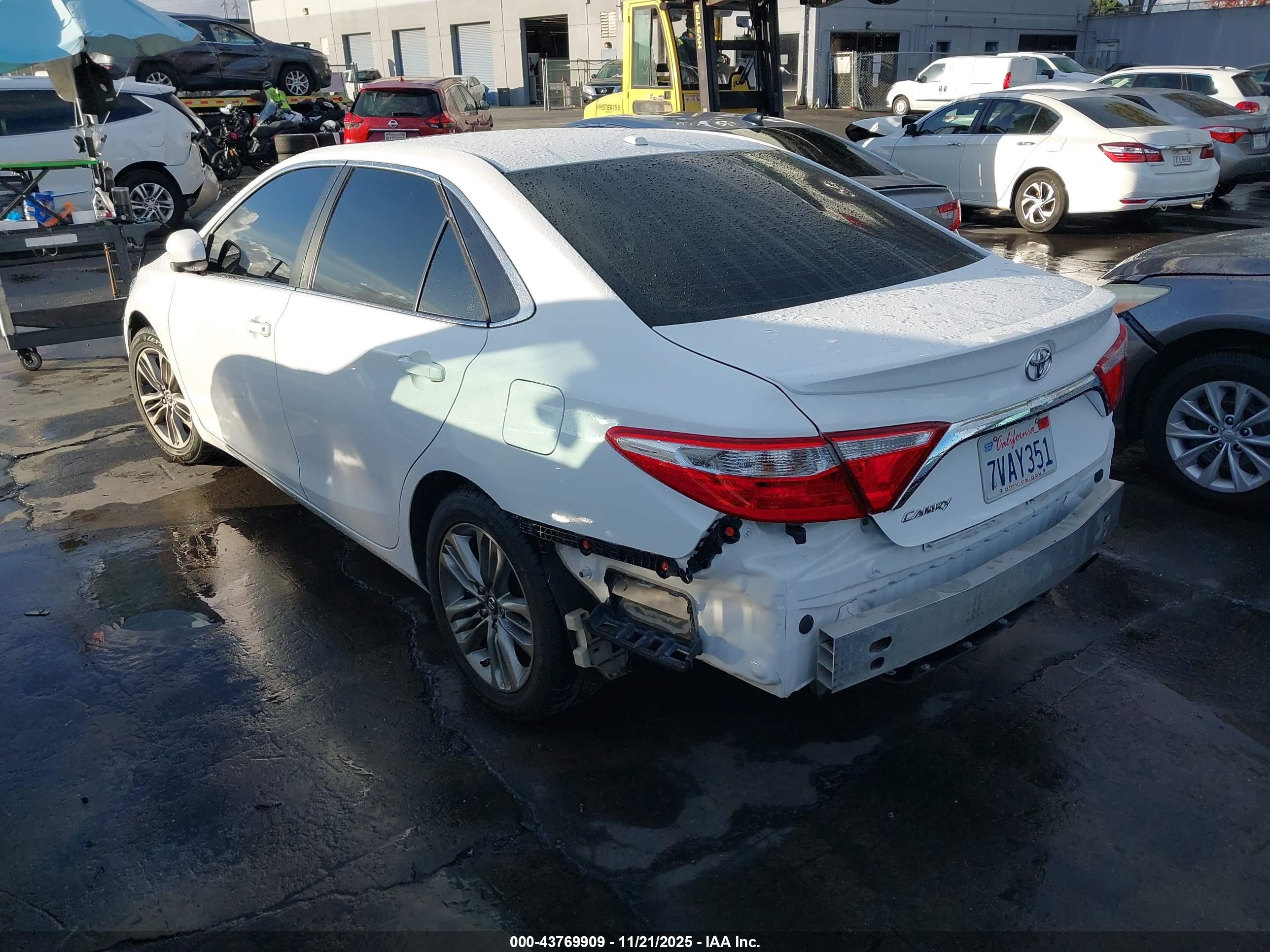 TOYOTA CAMRY image 3