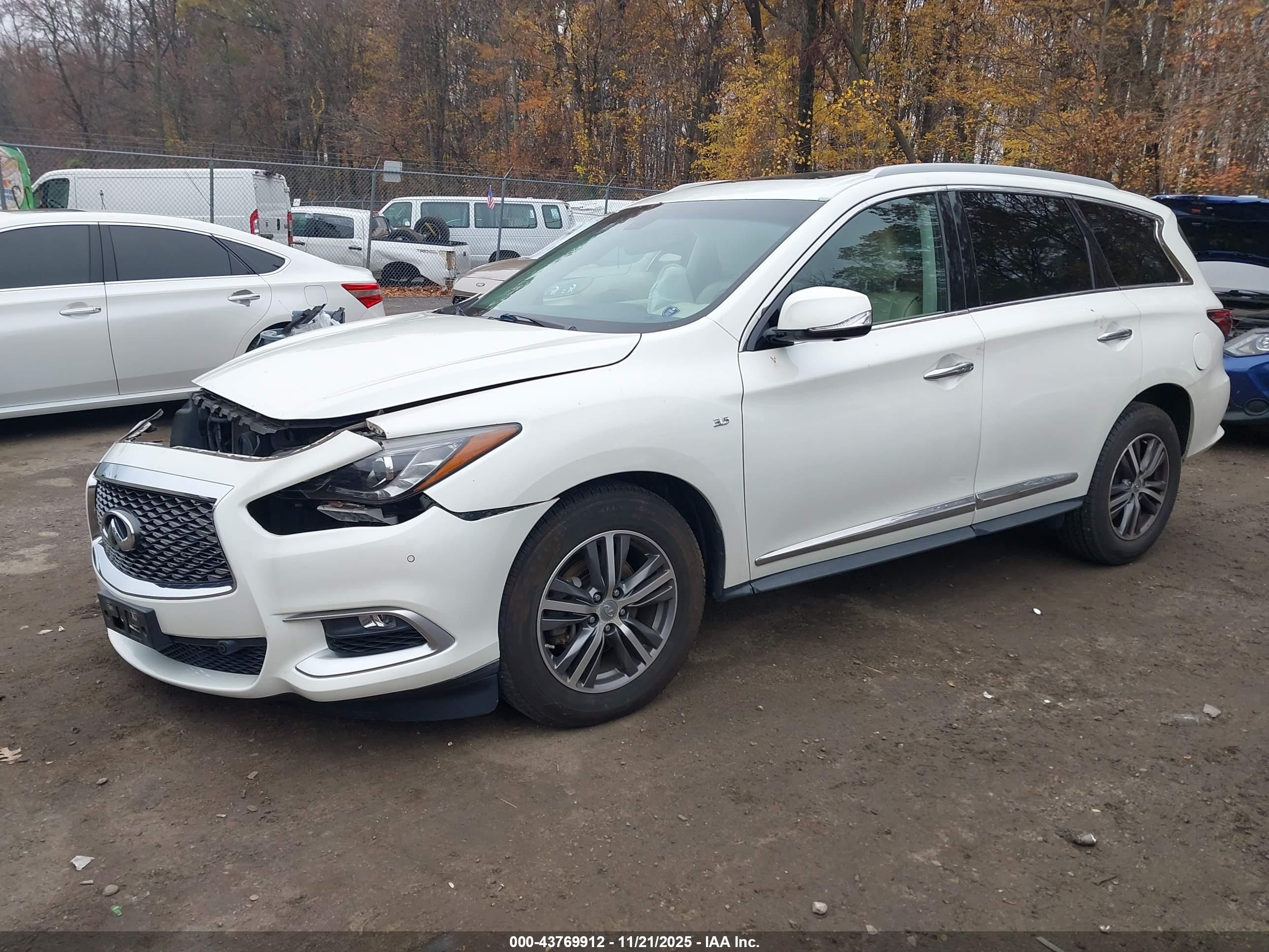 INFINITI QX60 image 2