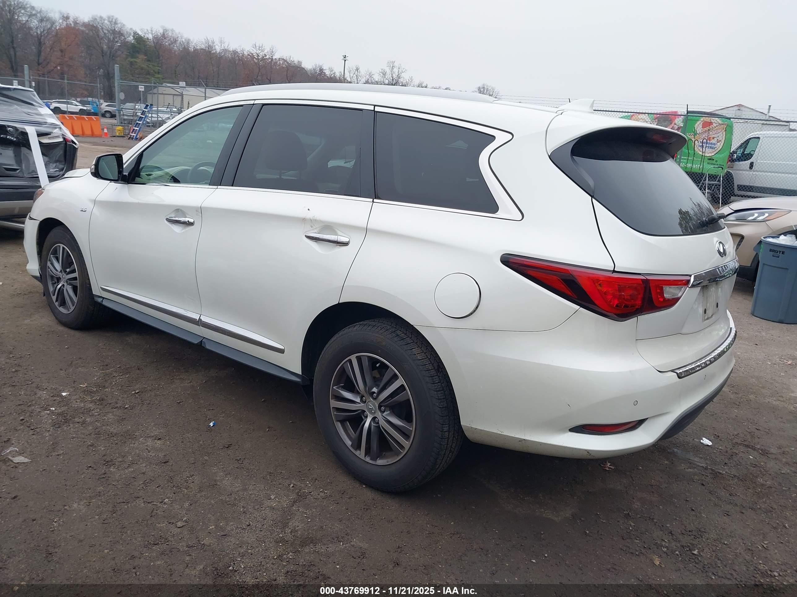 INFINITI QX60 image 3