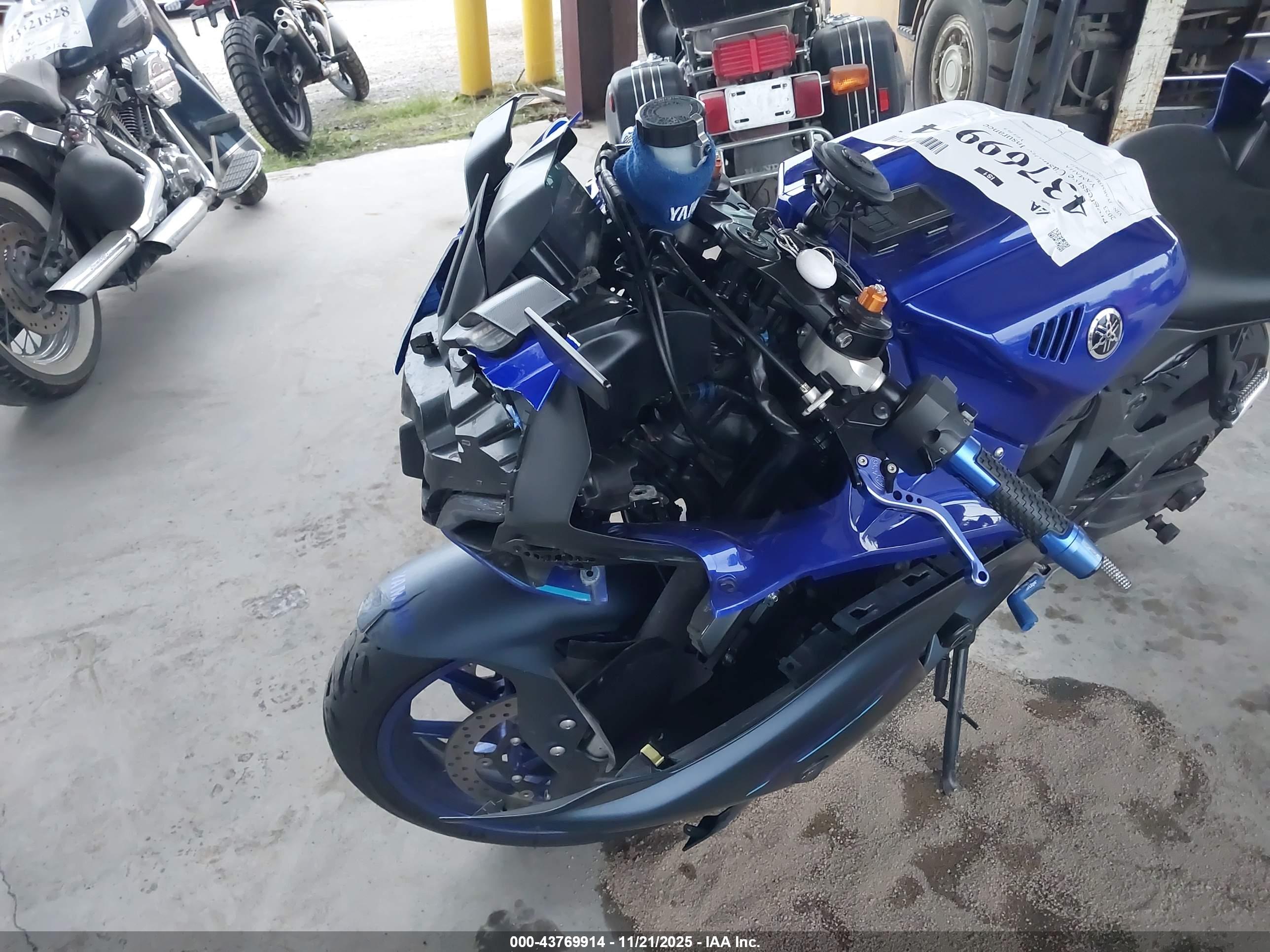 YAMAHA YZFR7 image 2