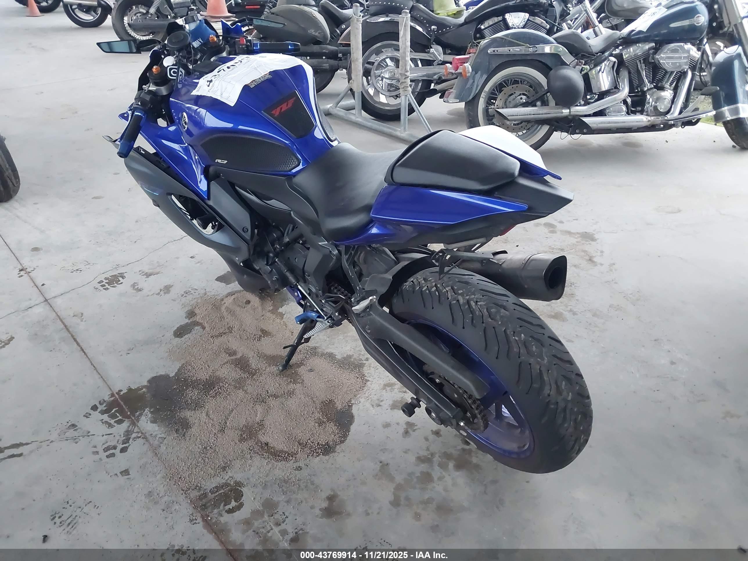 YAMAHA YZFR7 image 3