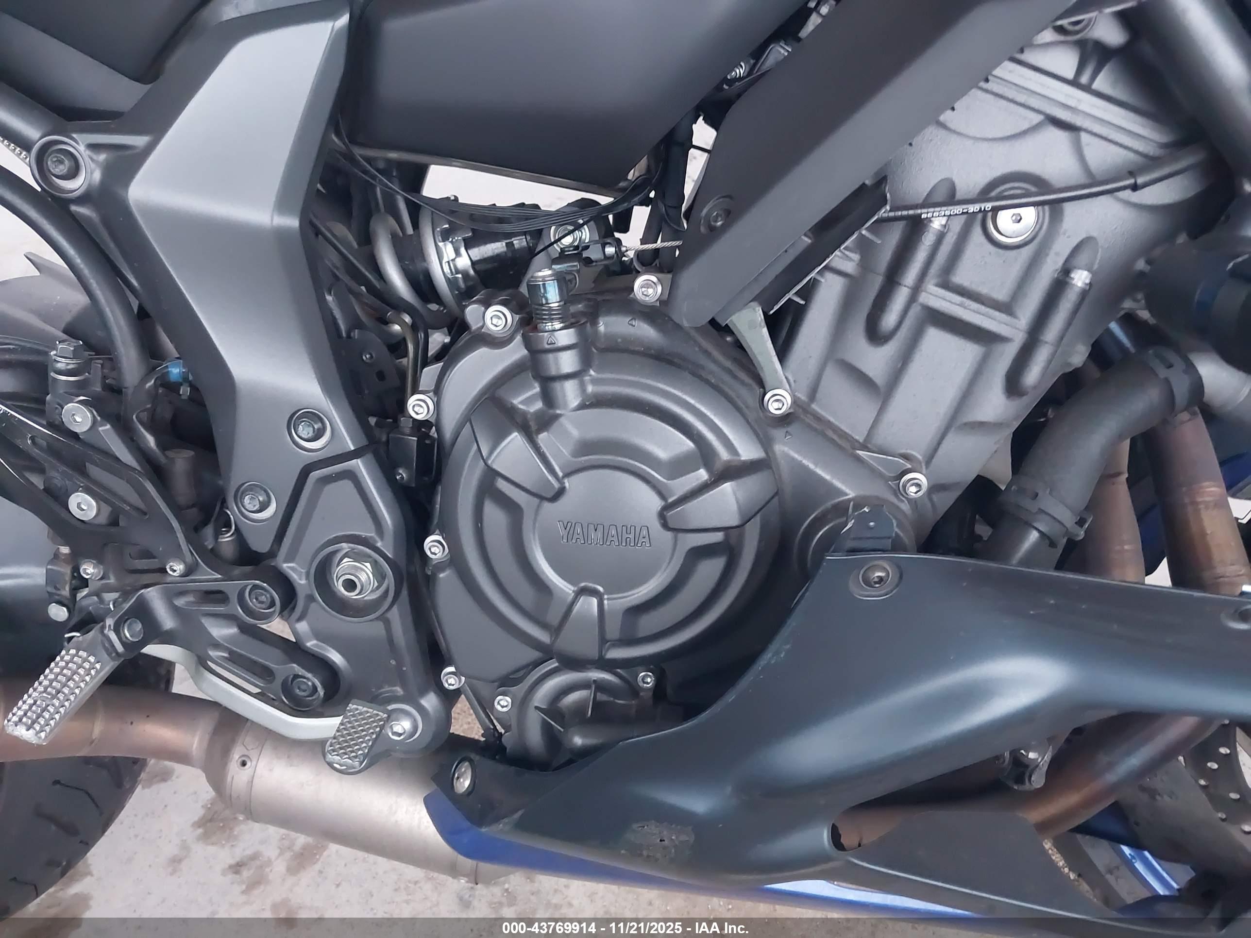 YAMAHA YZFR7 image 8