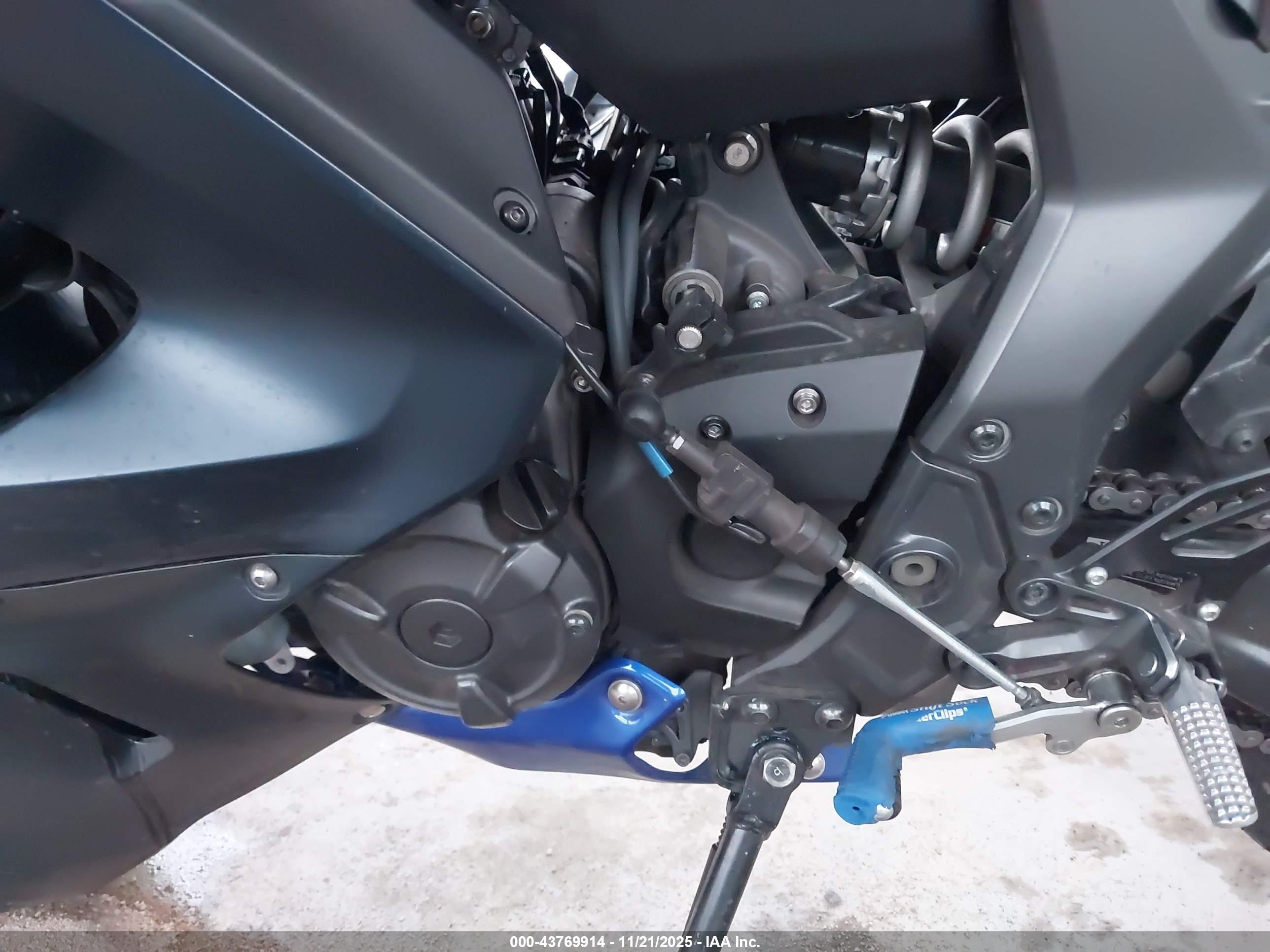 YAMAHA YZFR7 image 9