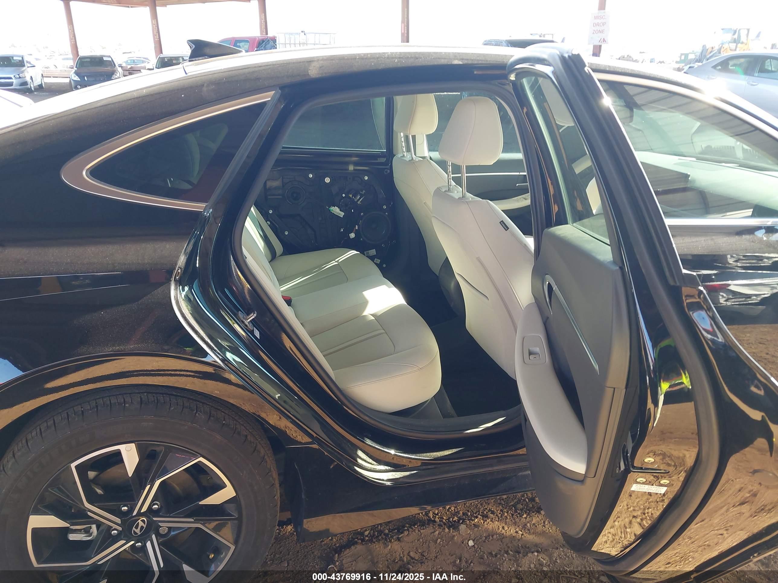 HYUNDAI SONATA image 8