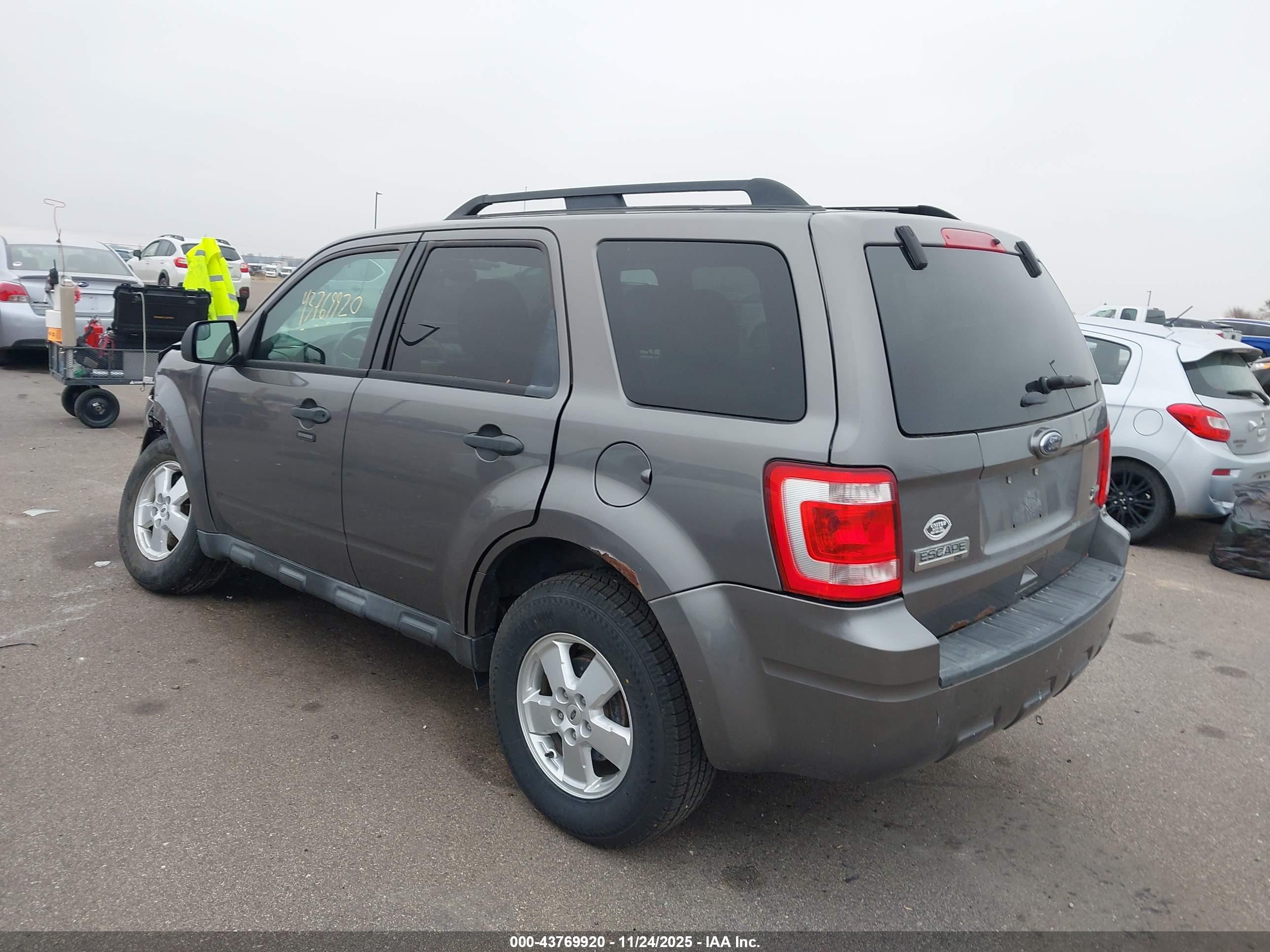 FORD ESCAPE image 3