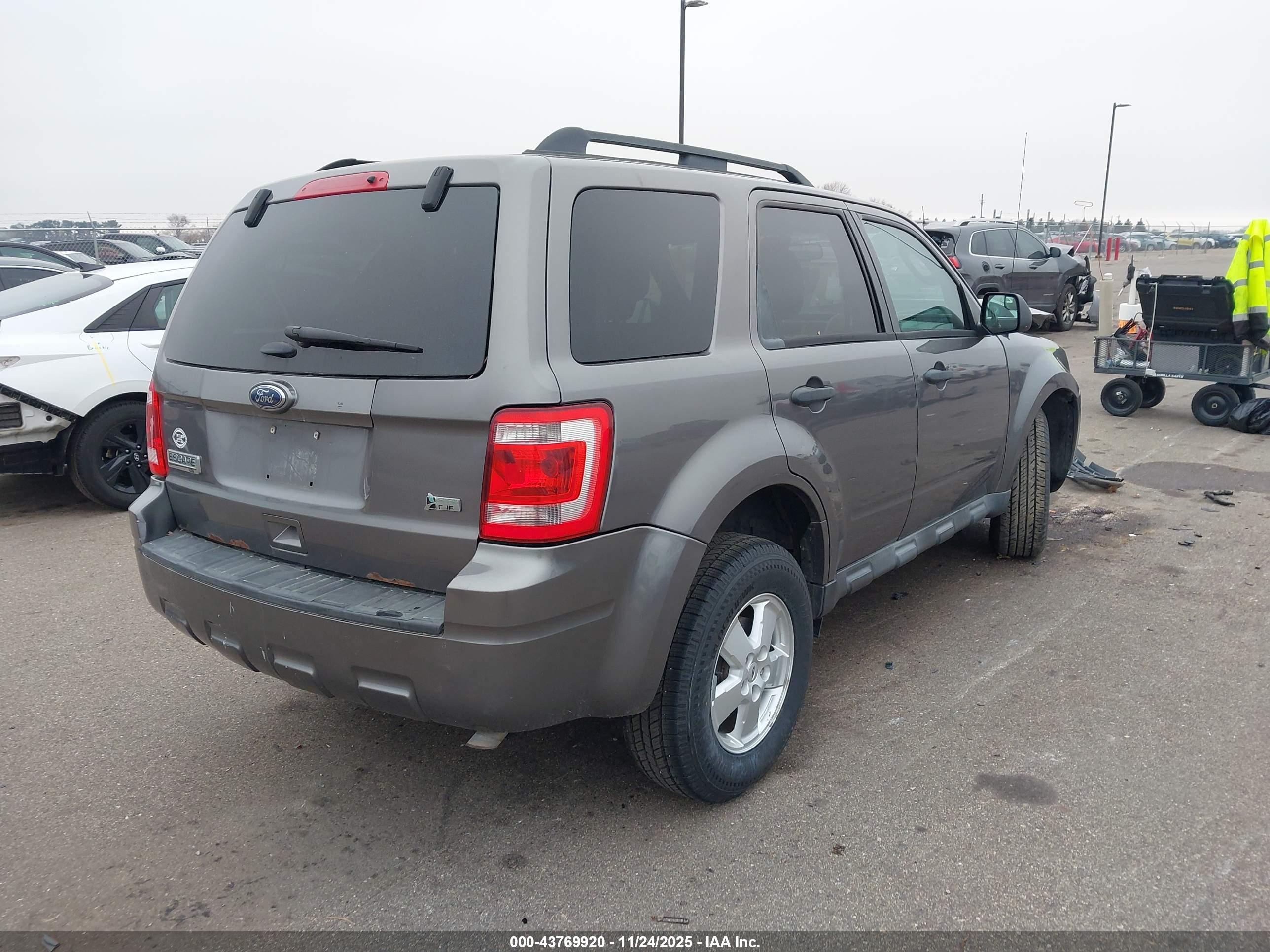 FORD ESCAPE image 4