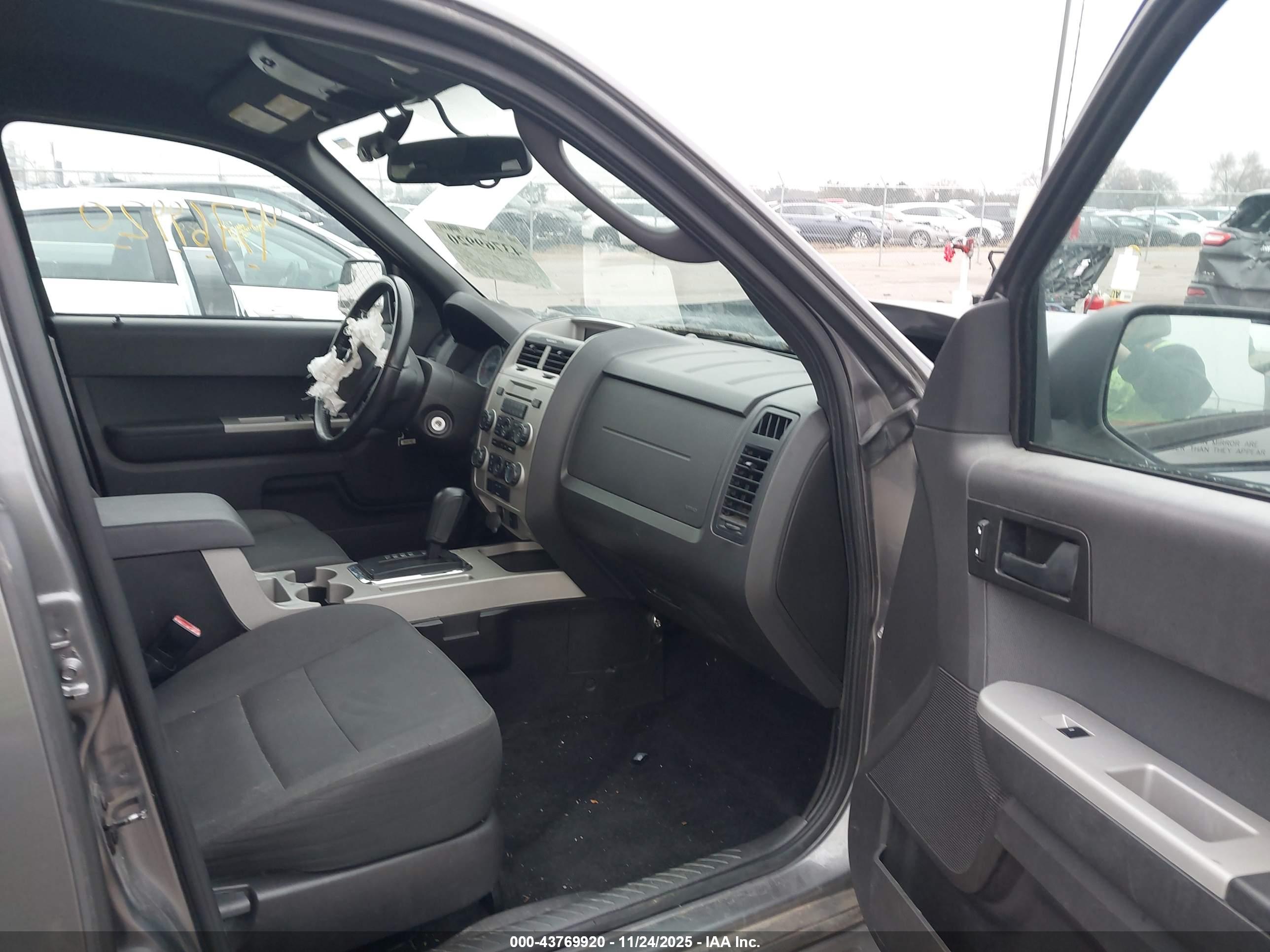 FORD ESCAPE image 5