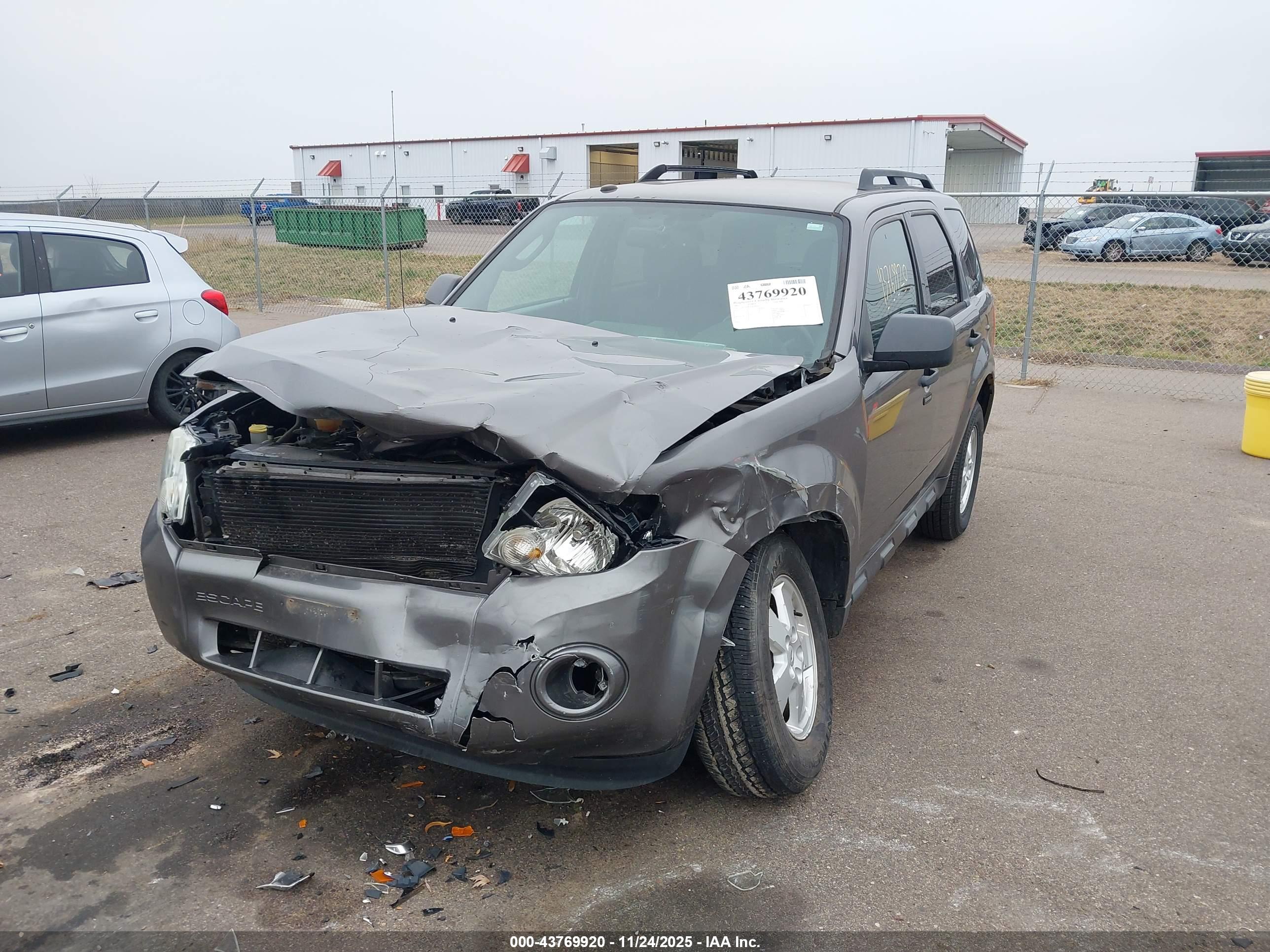 FORD ESCAPE image 6