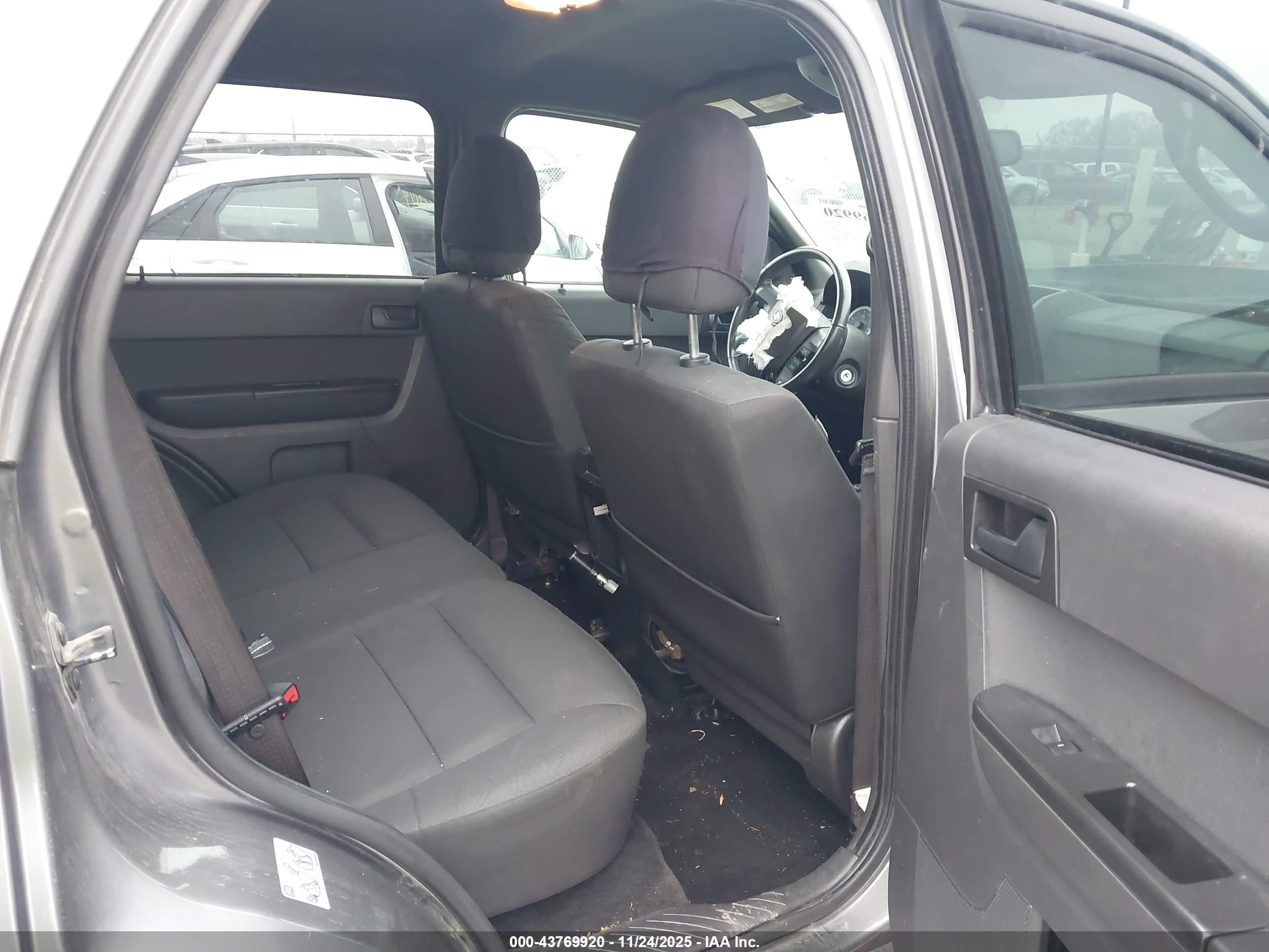 FORD ESCAPE image 8
