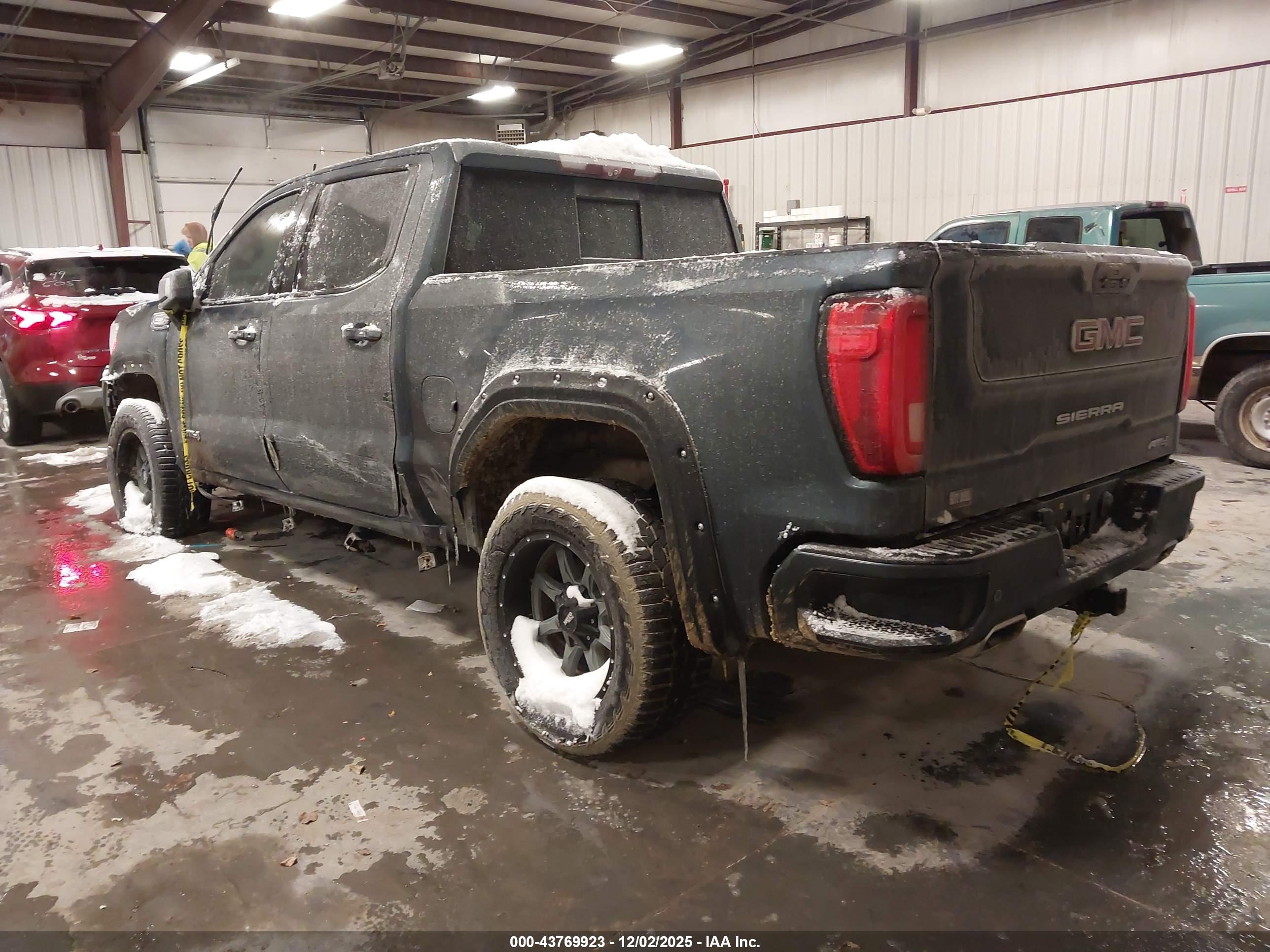 GMC SIERRA image 3