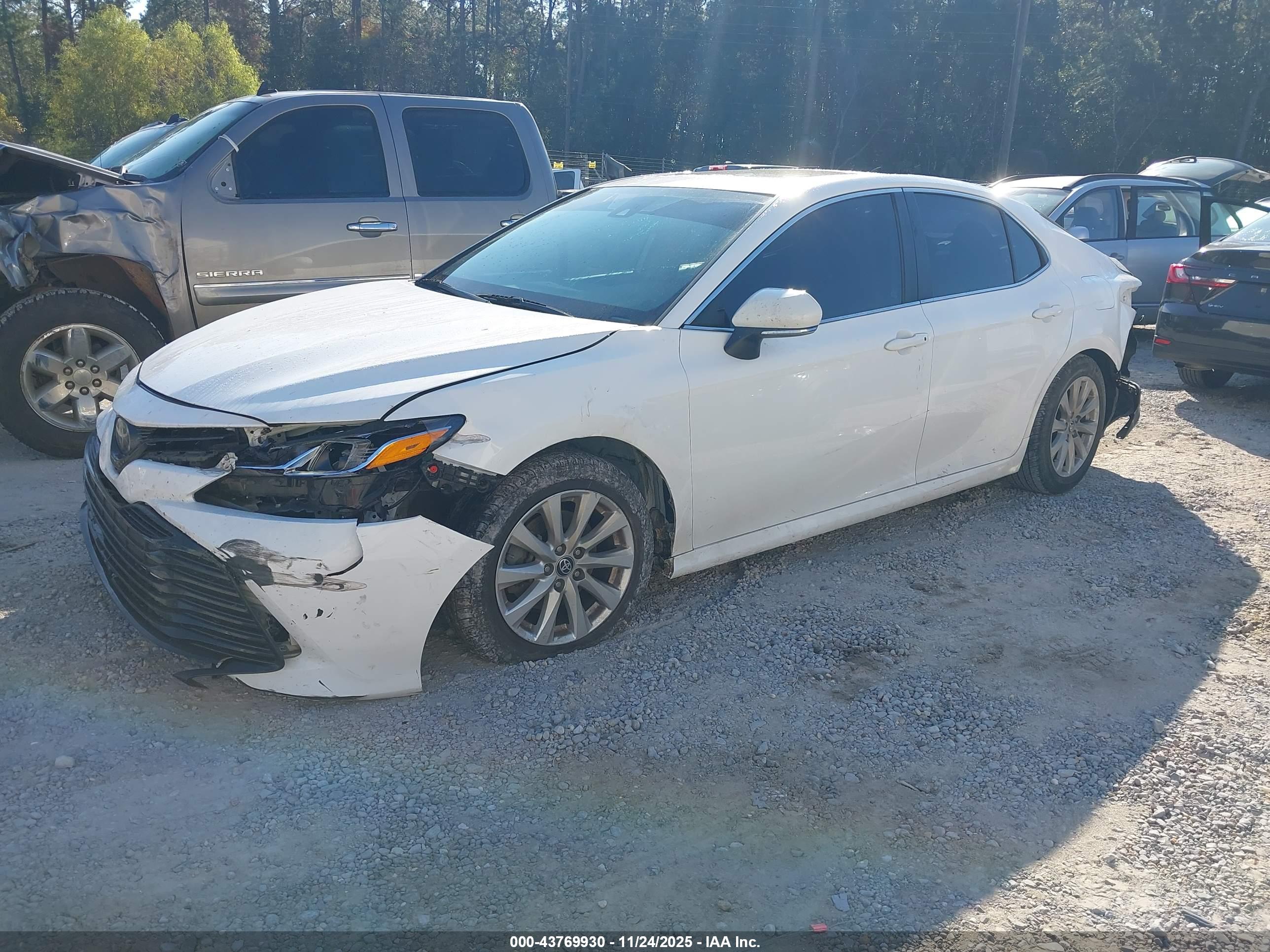 TOYOTA CAMRY image 2