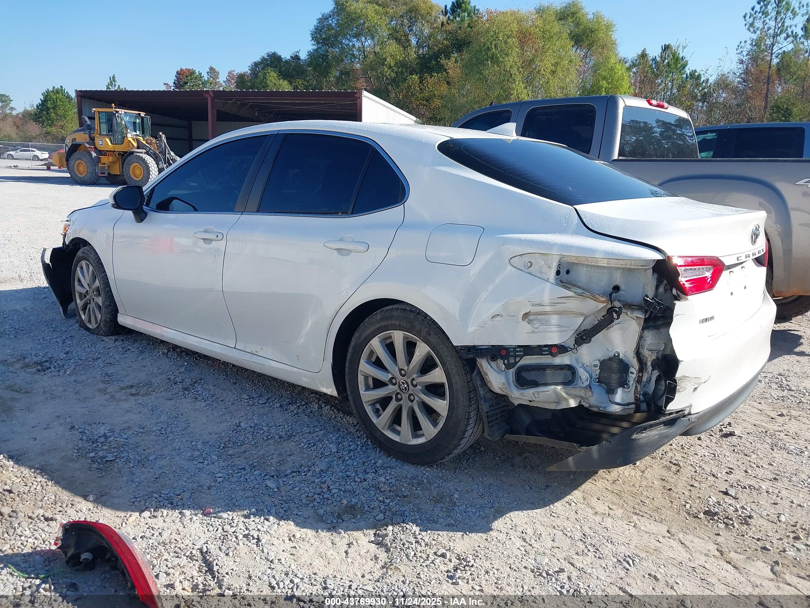 TOYOTA CAMRY image 3