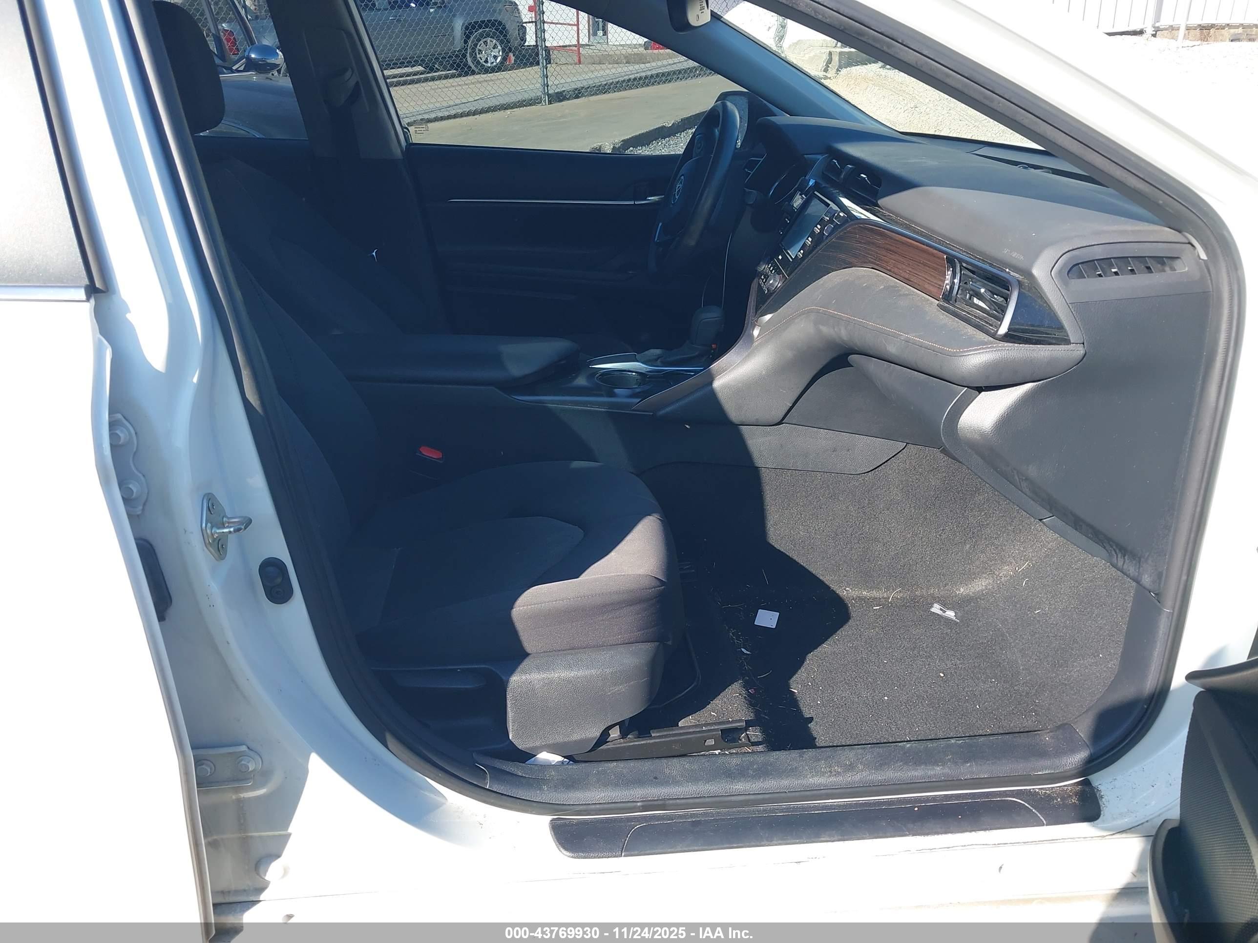 TOYOTA CAMRY image 5