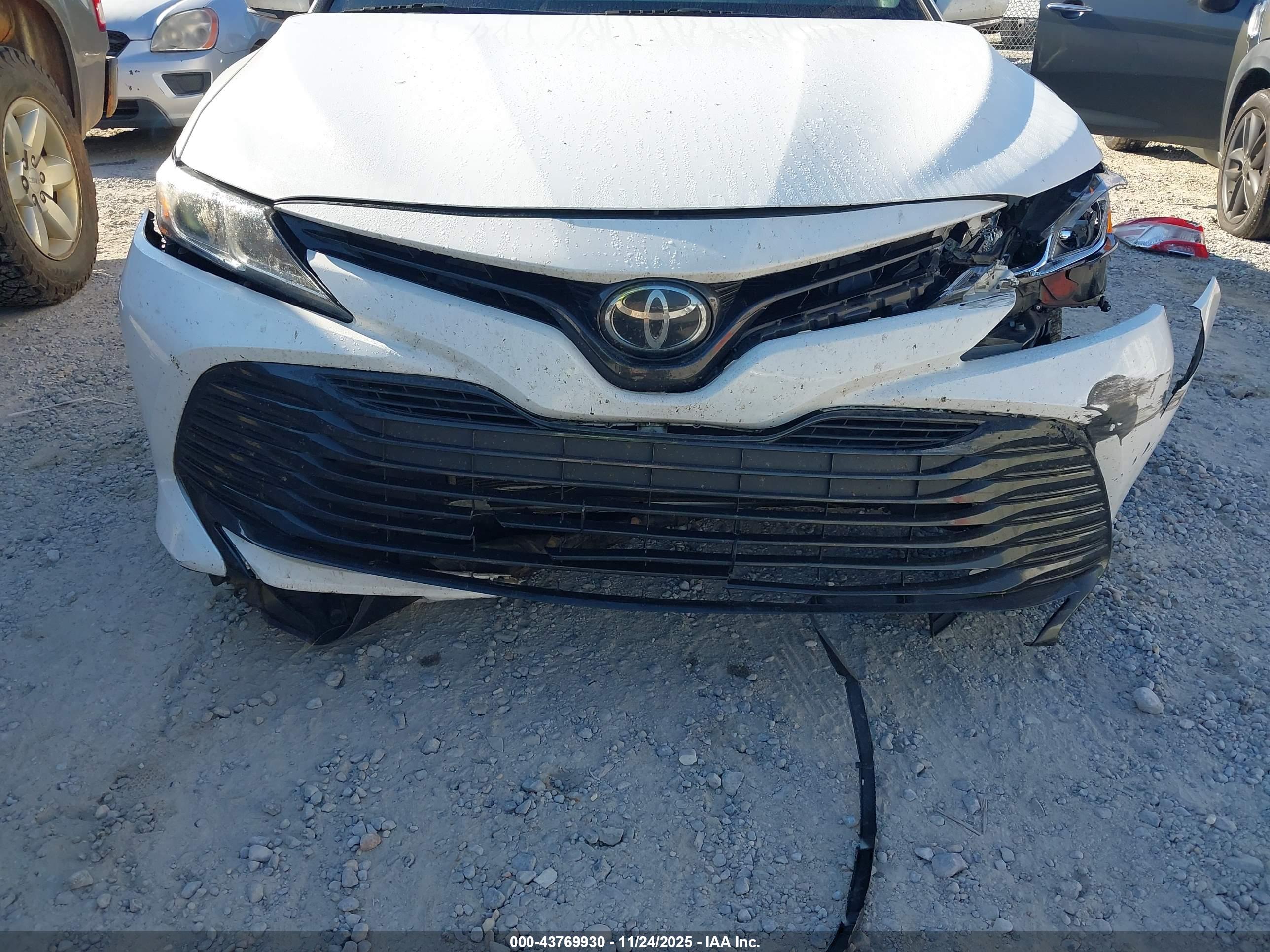 TOYOTA CAMRY image 6