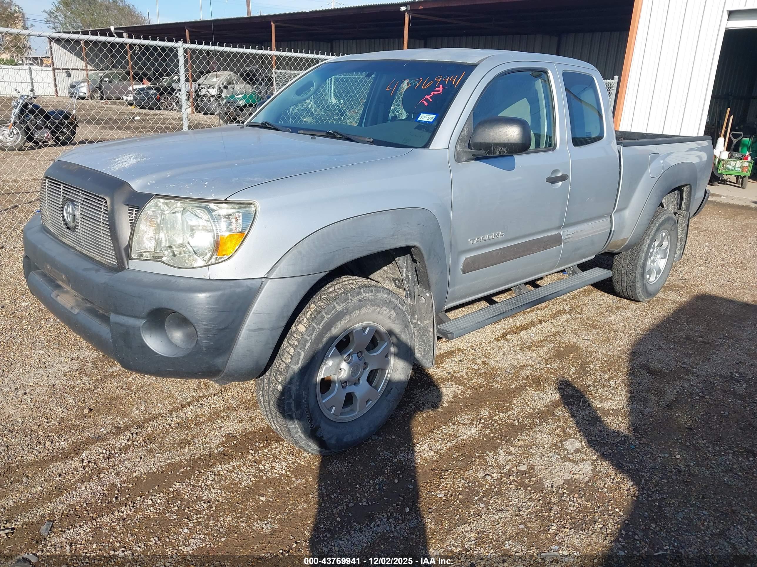 TOYOTA TACOMA image 2