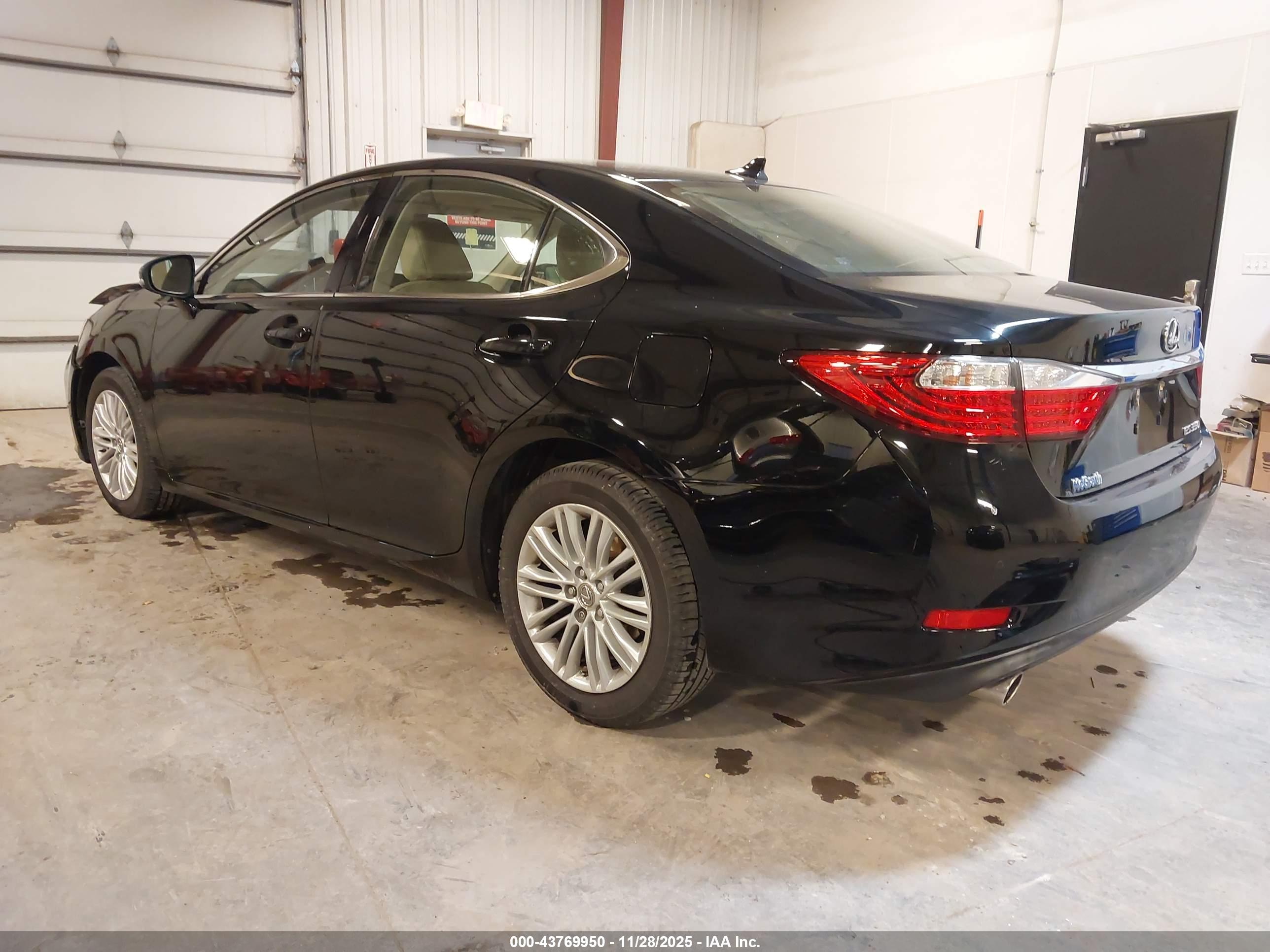 LEXUS ES image 3