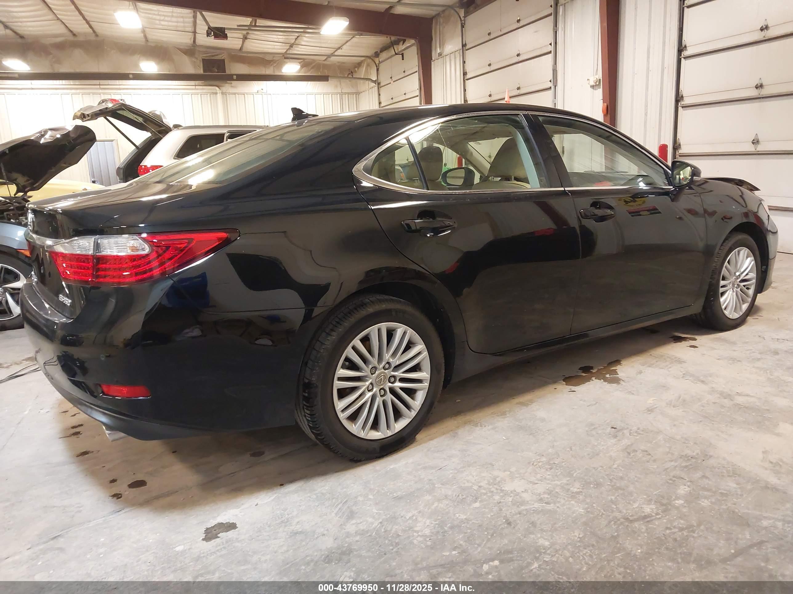 LEXUS ES image 4