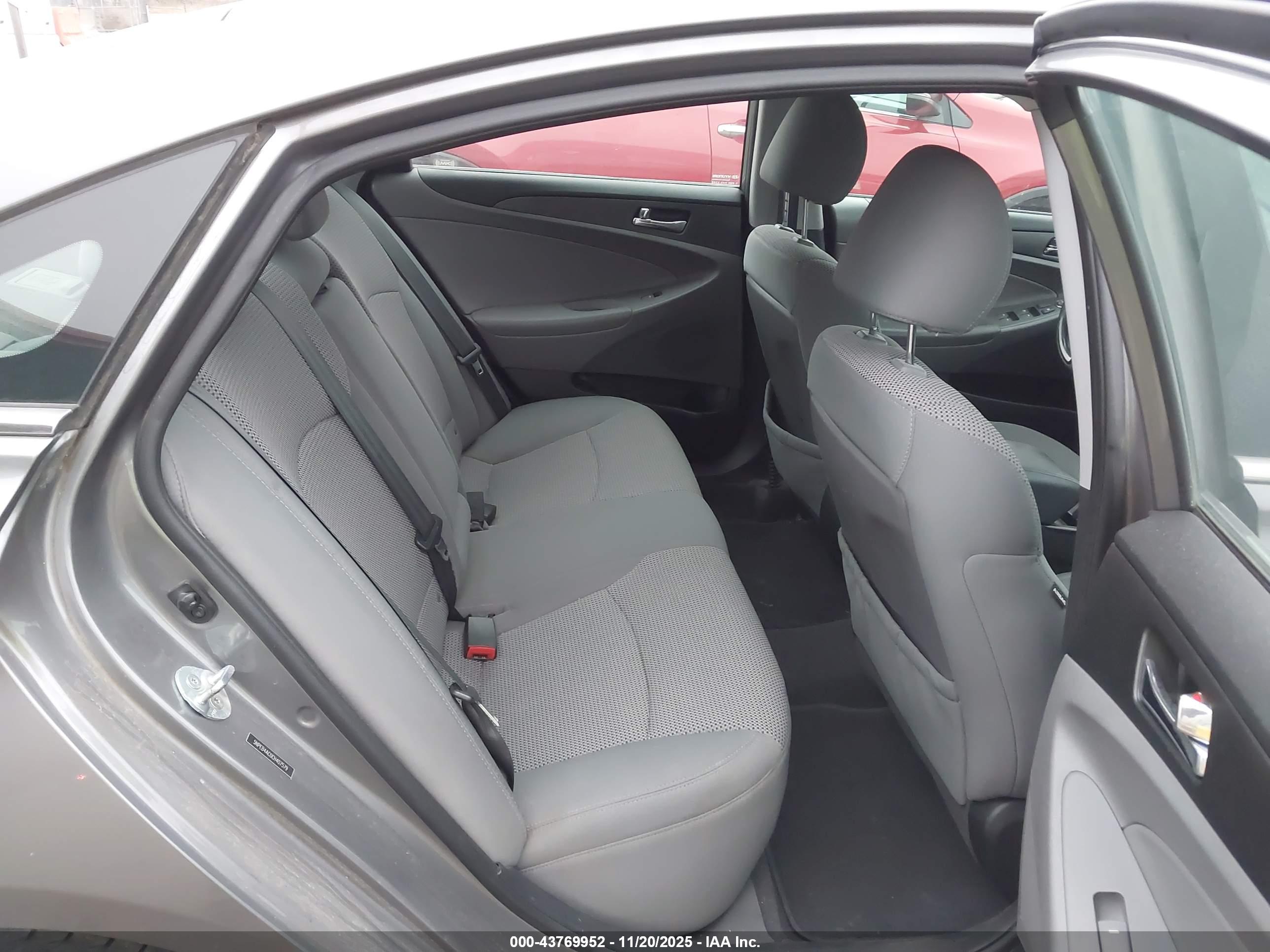 HYUNDAI SONATA image 8