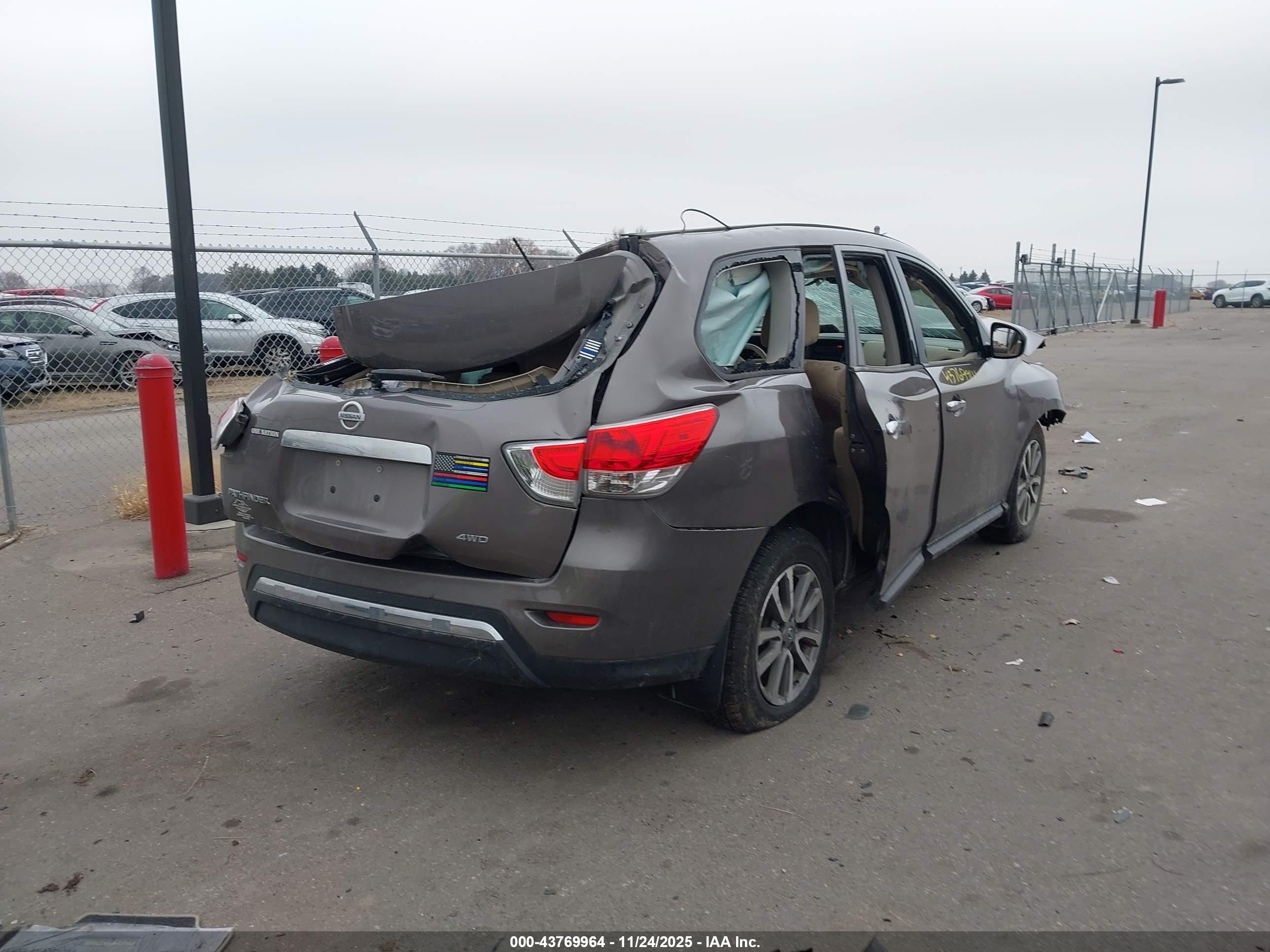 NISSAN PATHFINDER image 4