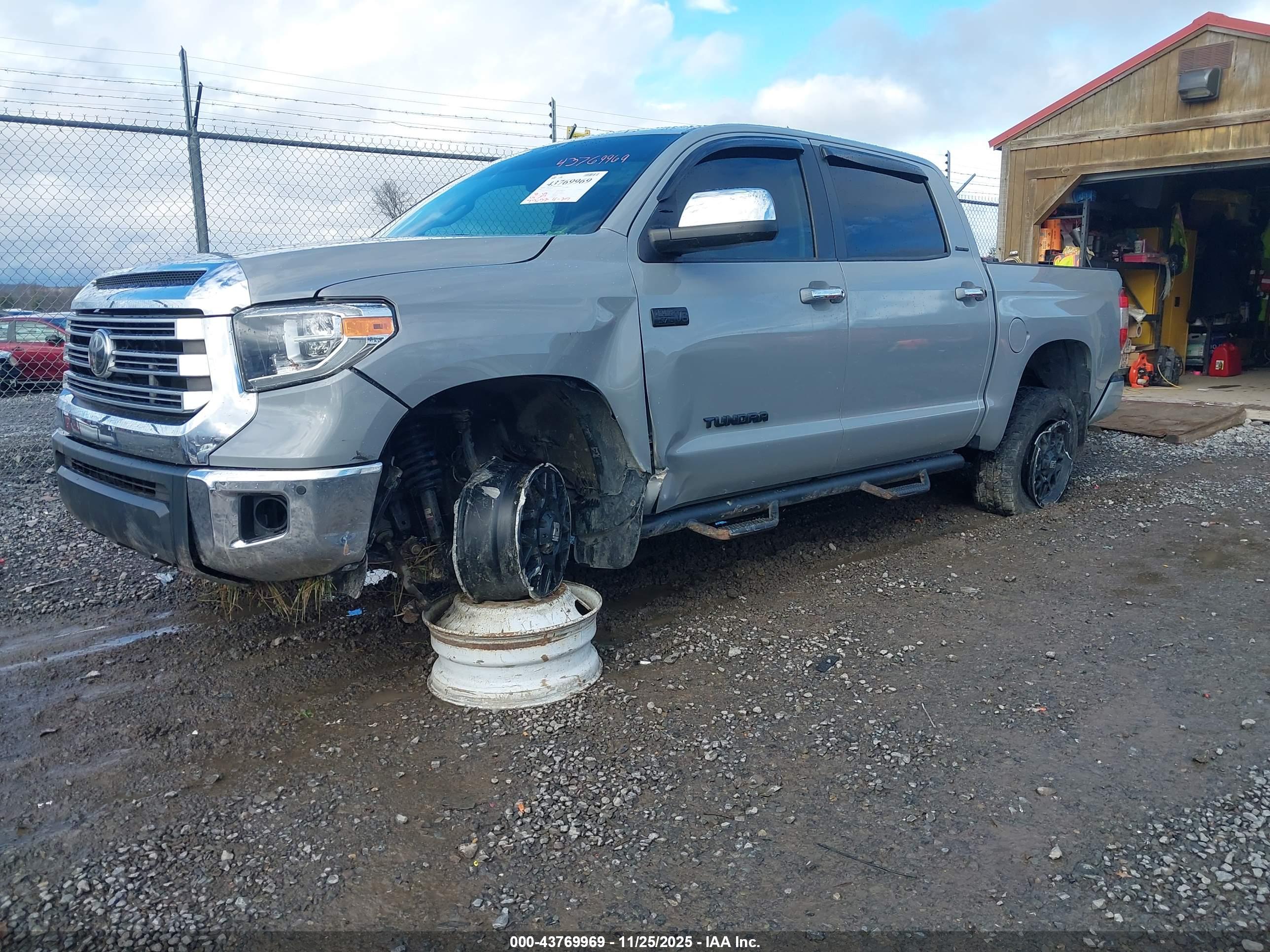 TOYOTA TUNDRA image 2