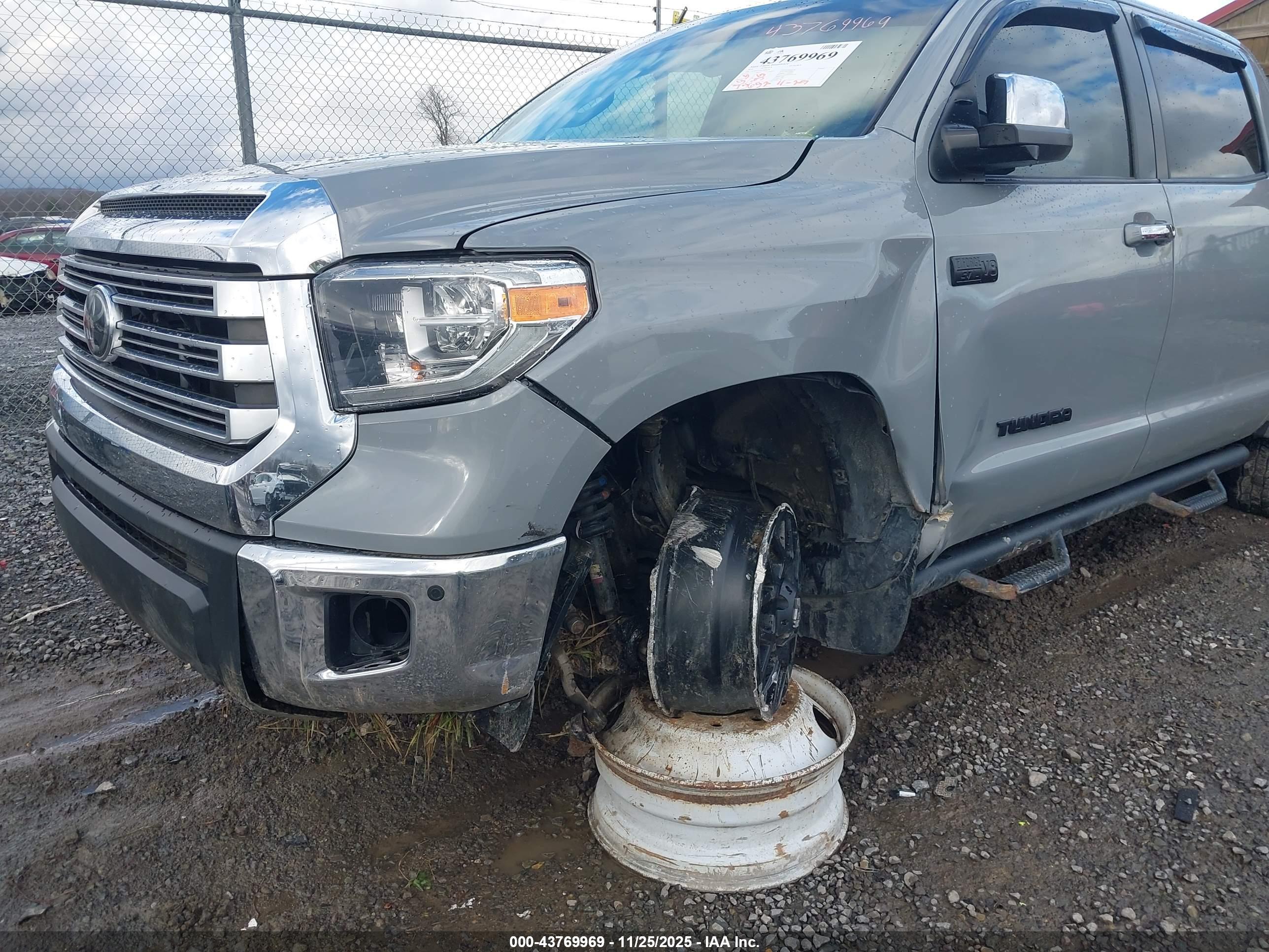TOYOTA TUNDRA image 6
