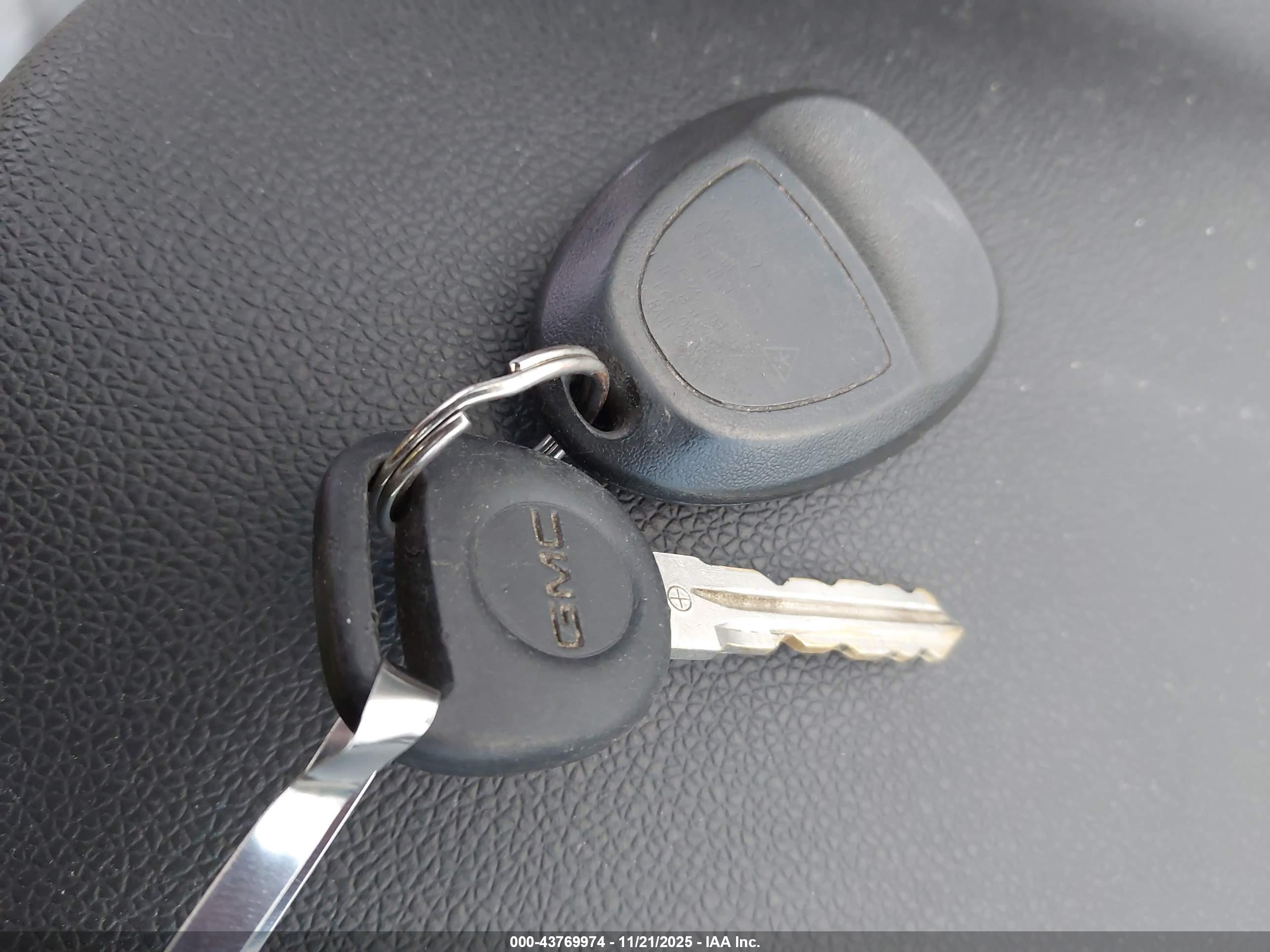 GMC ACADIA image 11
