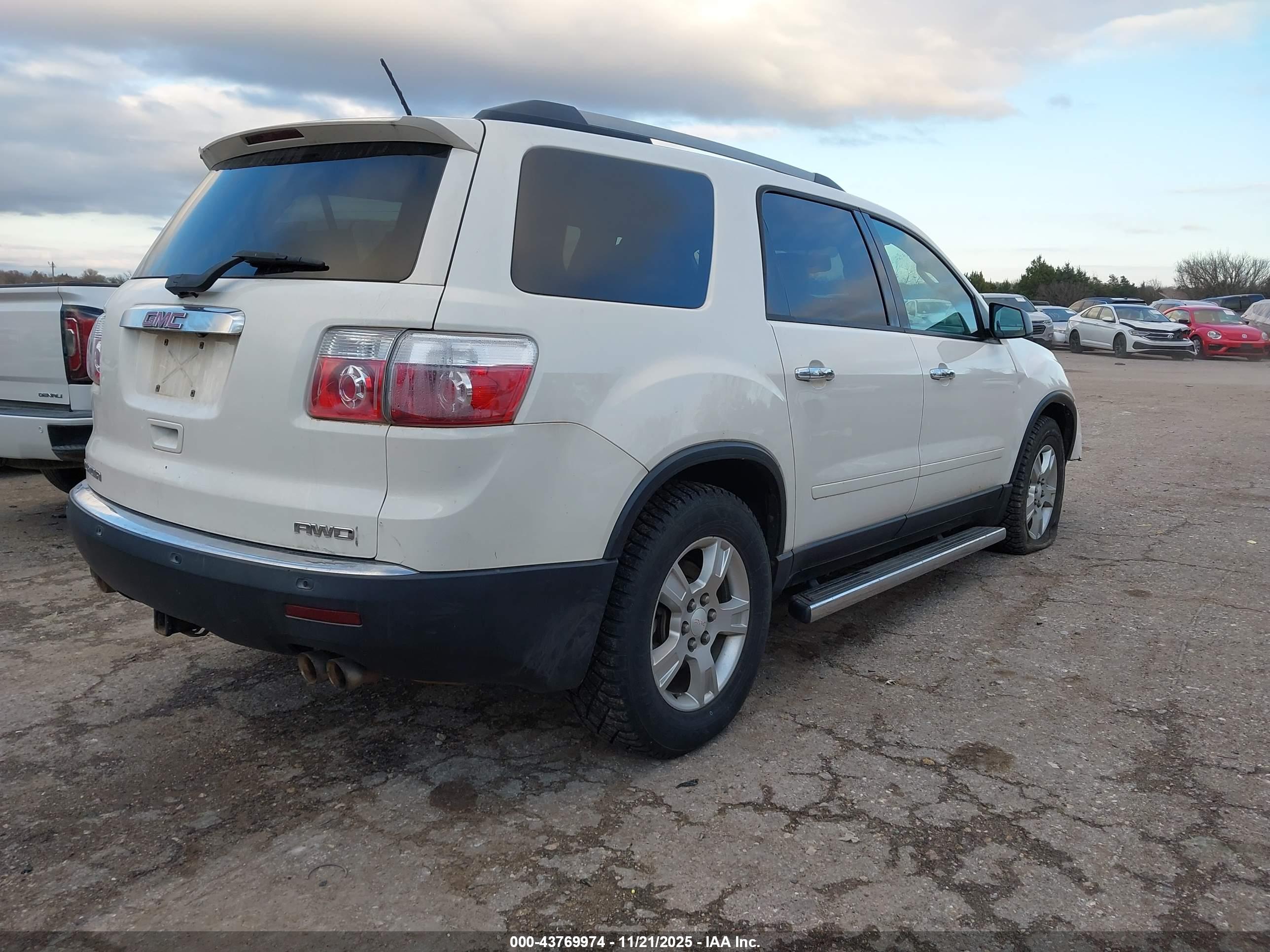 GMC ACADIA image 4