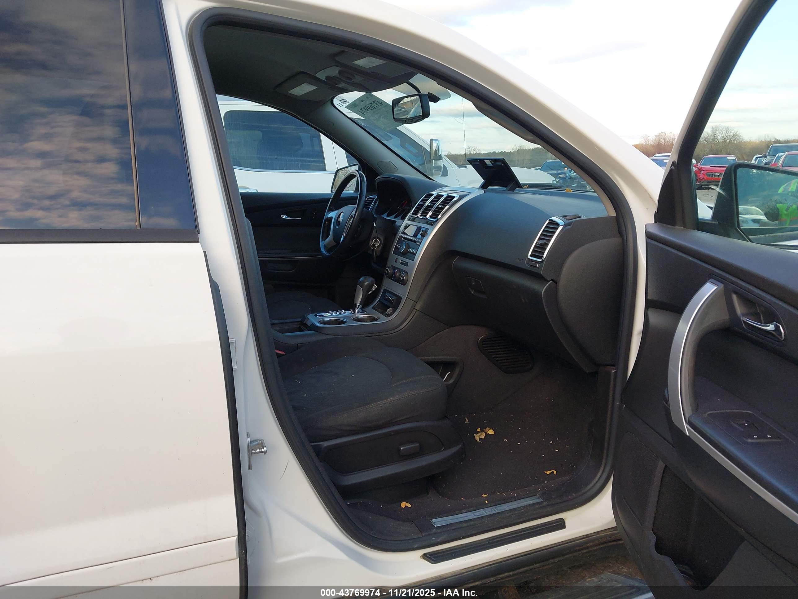 GMC ACADIA image 5