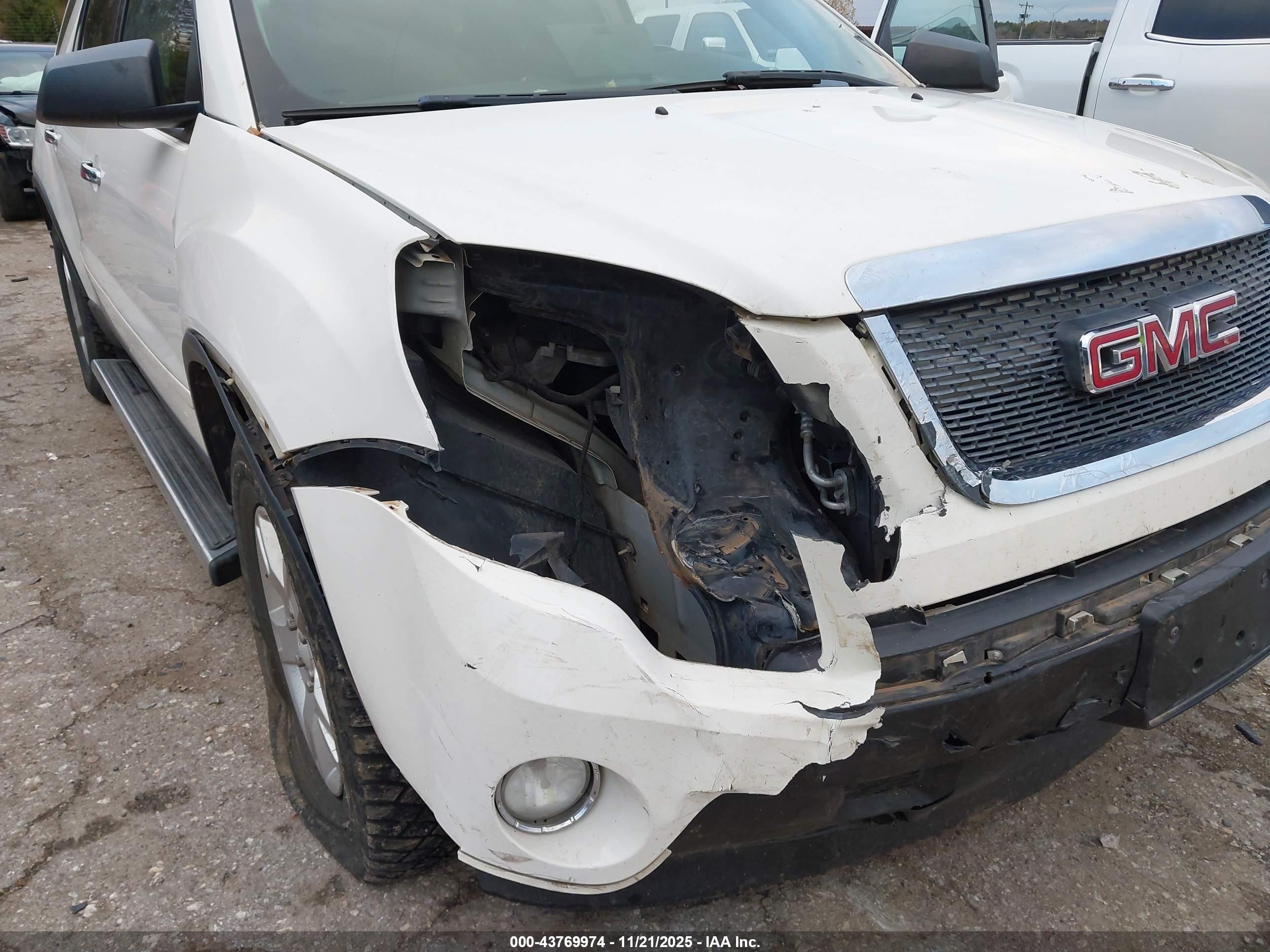 GMC ACADIA image 6