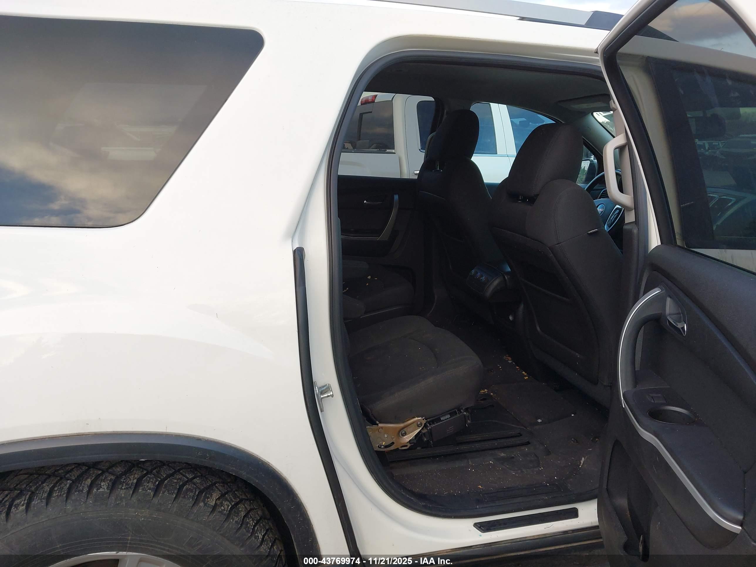 GMC ACADIA image 8
