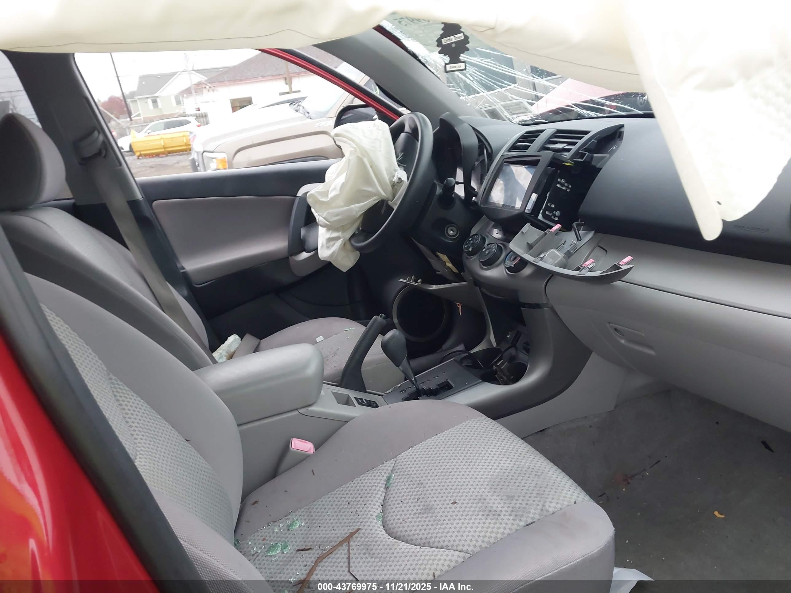 TOYOTA RAV4 image 5