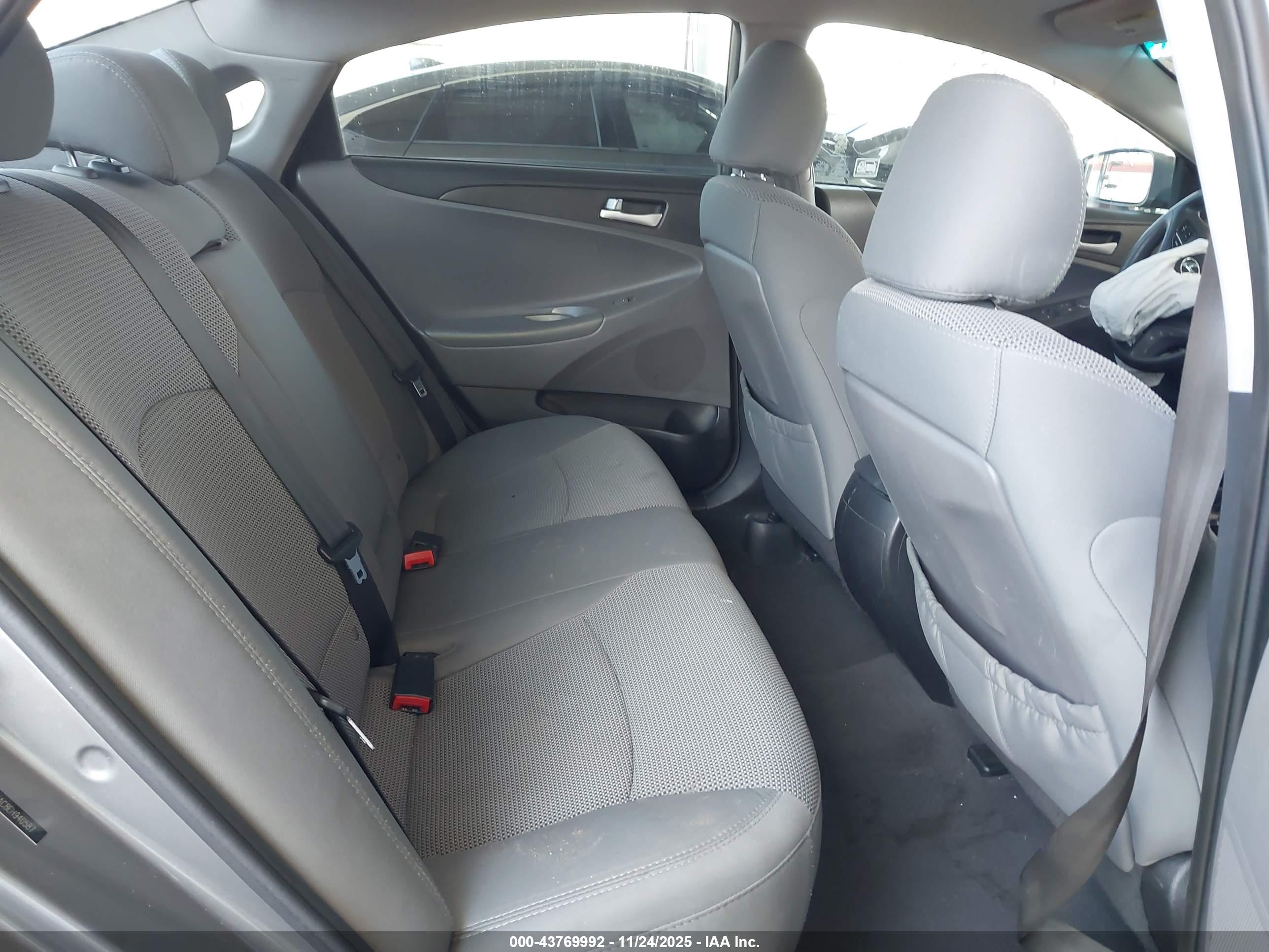 HYUNDAI SONATA image 8