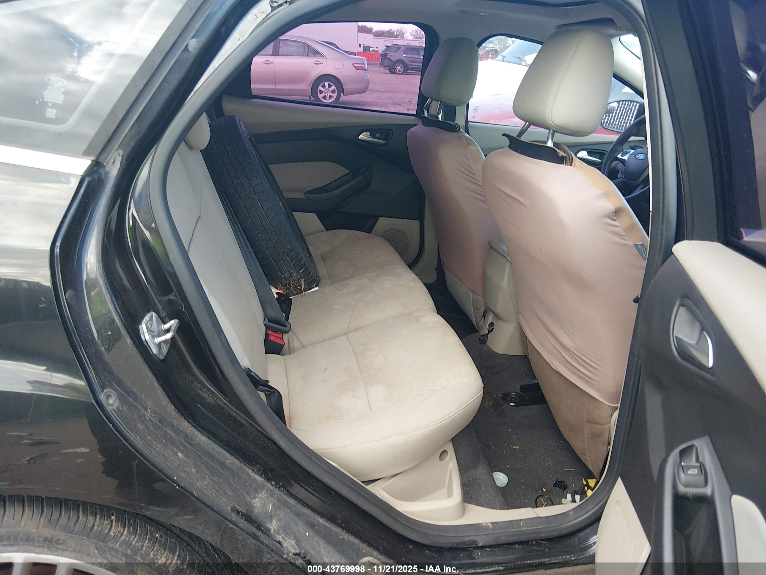 FORD FOCUS image 8